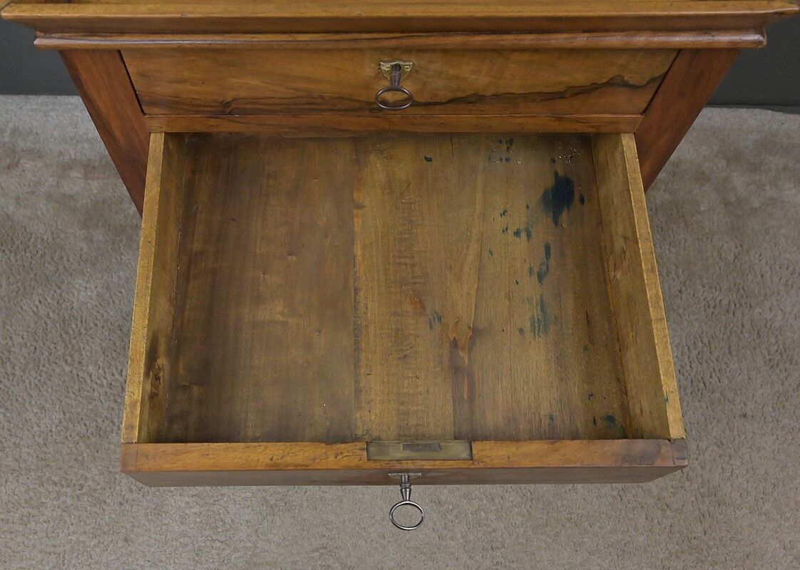Petite table de salon en noyer, style Louis-Philippe – Milieu XIXe
