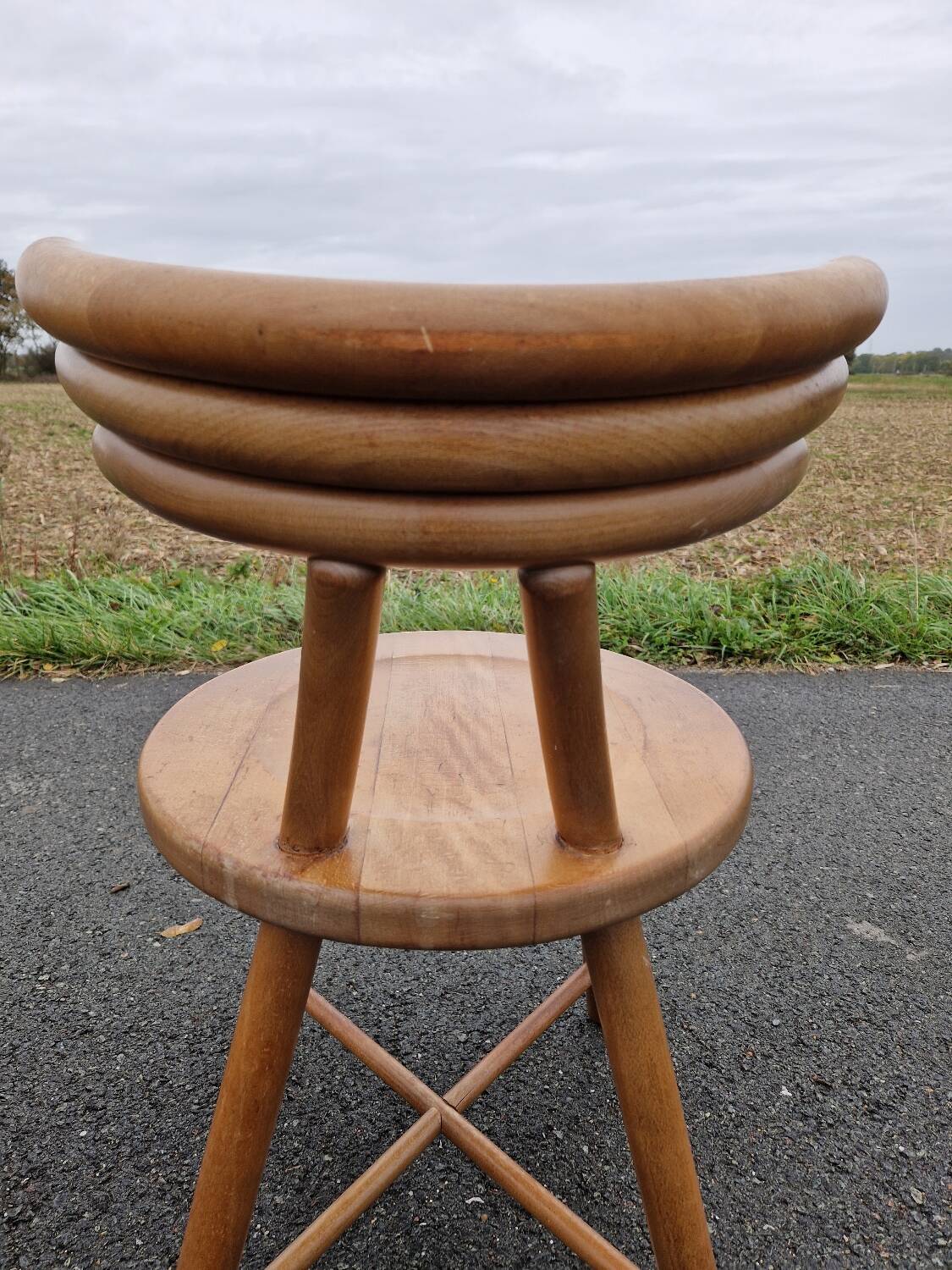 Set of 4 solid organic chairs