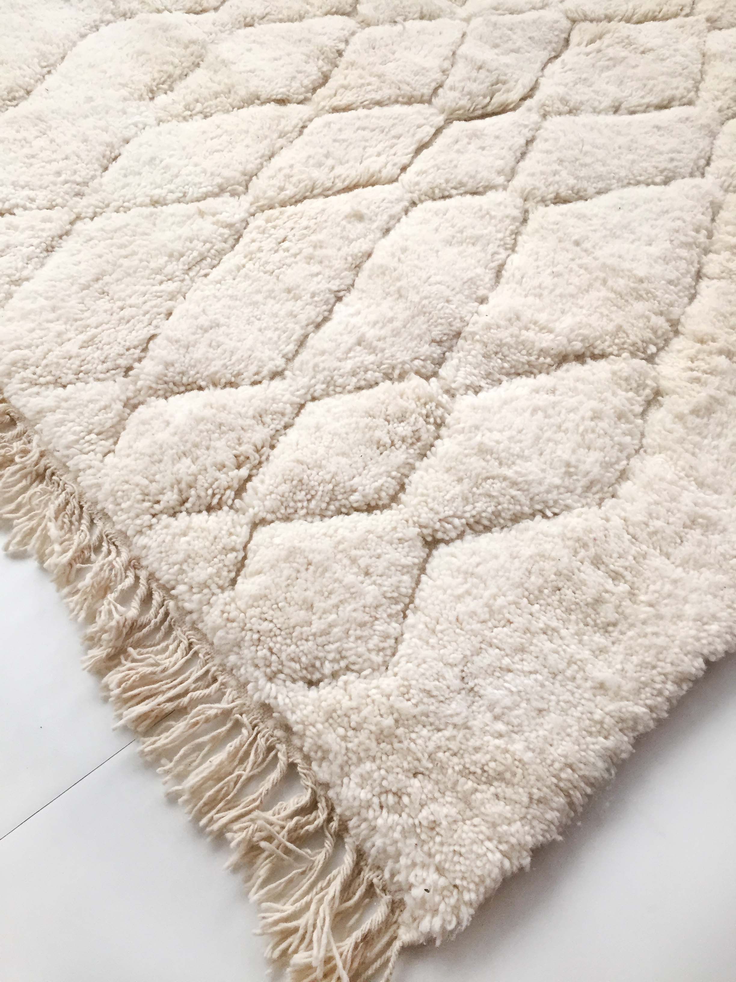 Moroccan Berber carpet Beni Ouarain ecru plain with engraved diamonds 247x154cm