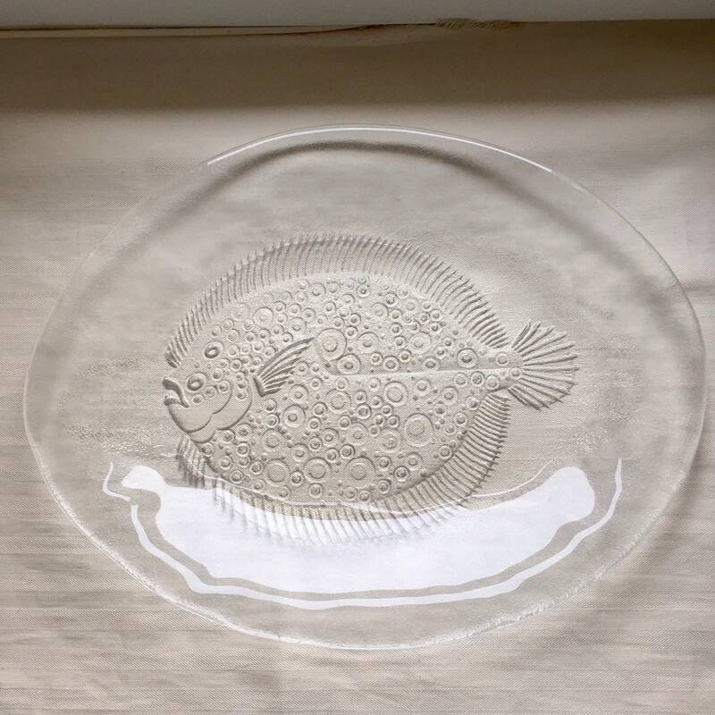 Vintage glass fish plate 32 x 25 cm