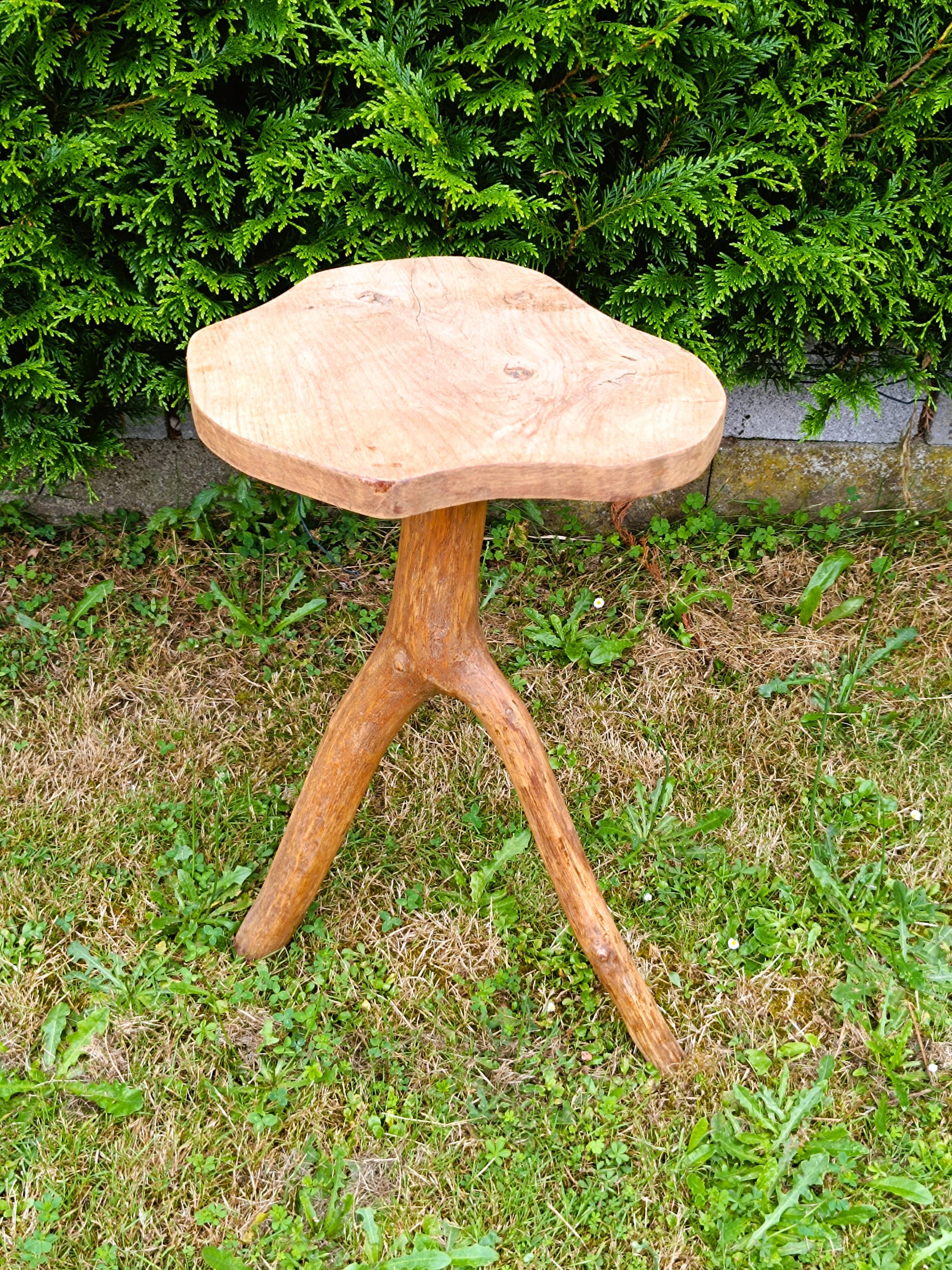 Brutalist tripod saddle