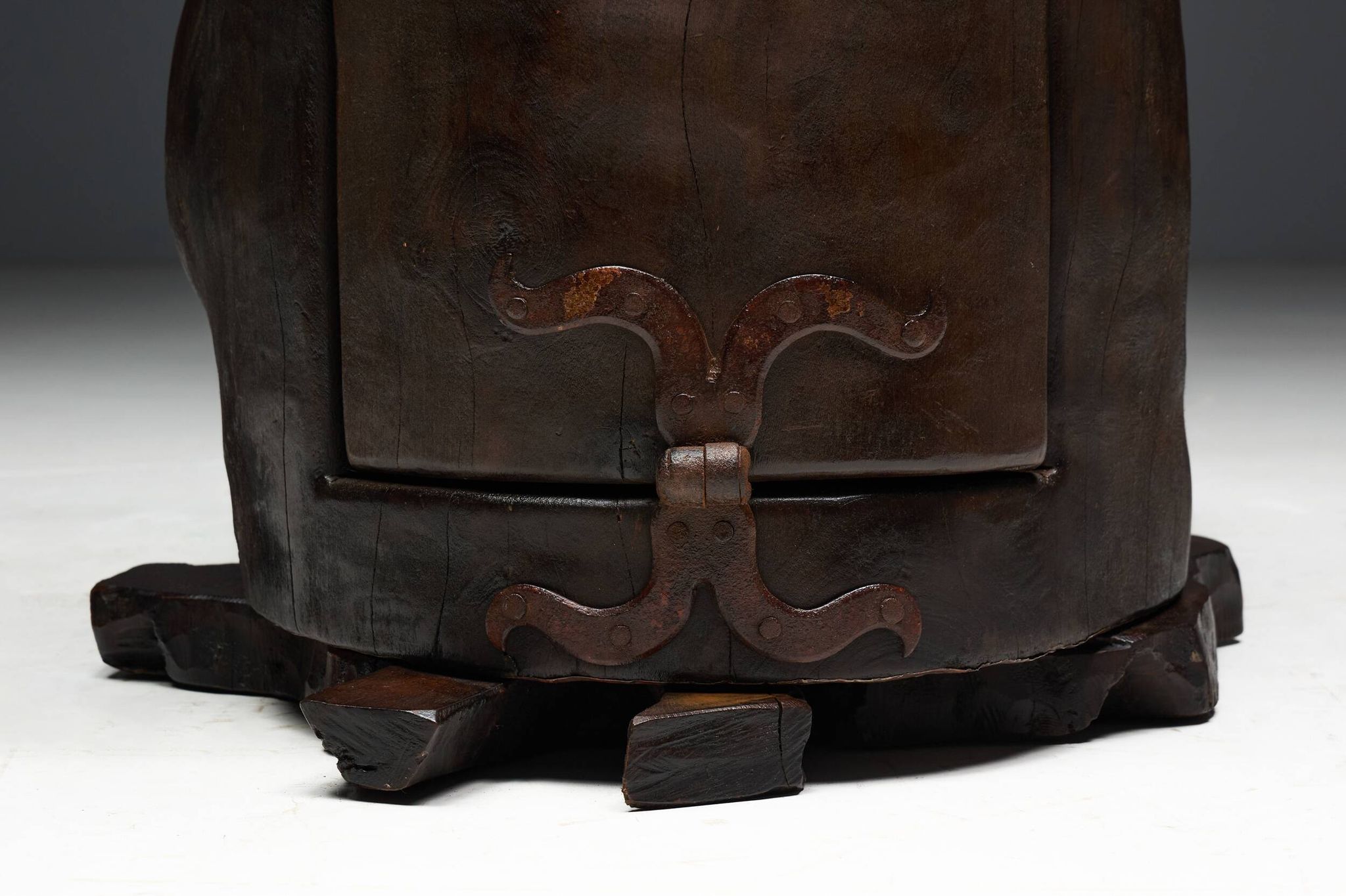 Table d'appoint rustique vernaculaire, France, 19e siècle