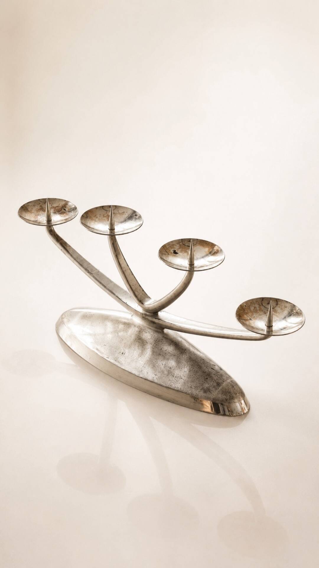 Elegant modernist WMF Ikora chandelier with 4 lights in silver-plated metal.