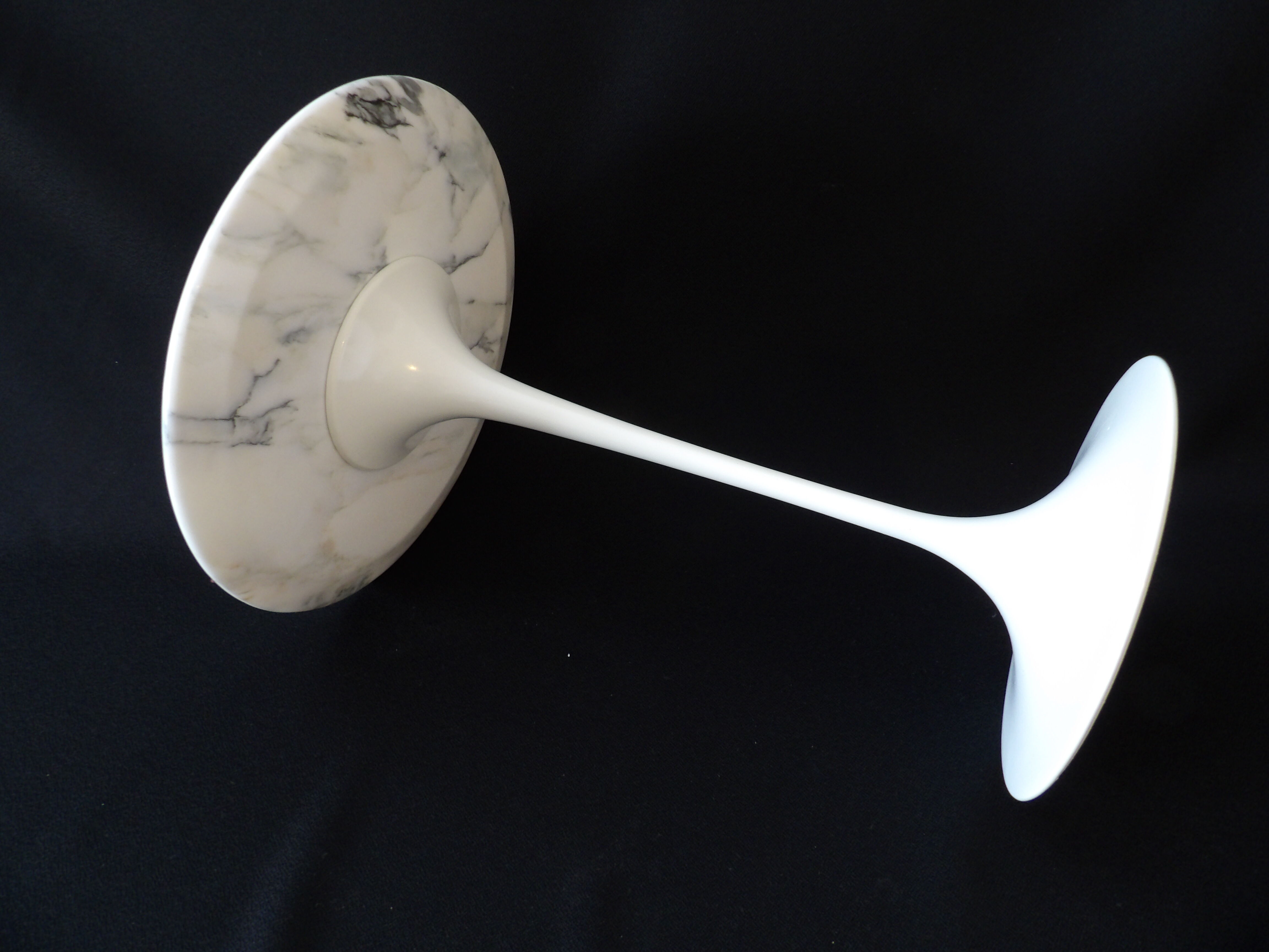 Tulip side table by Eero Saarinen for Knoll International