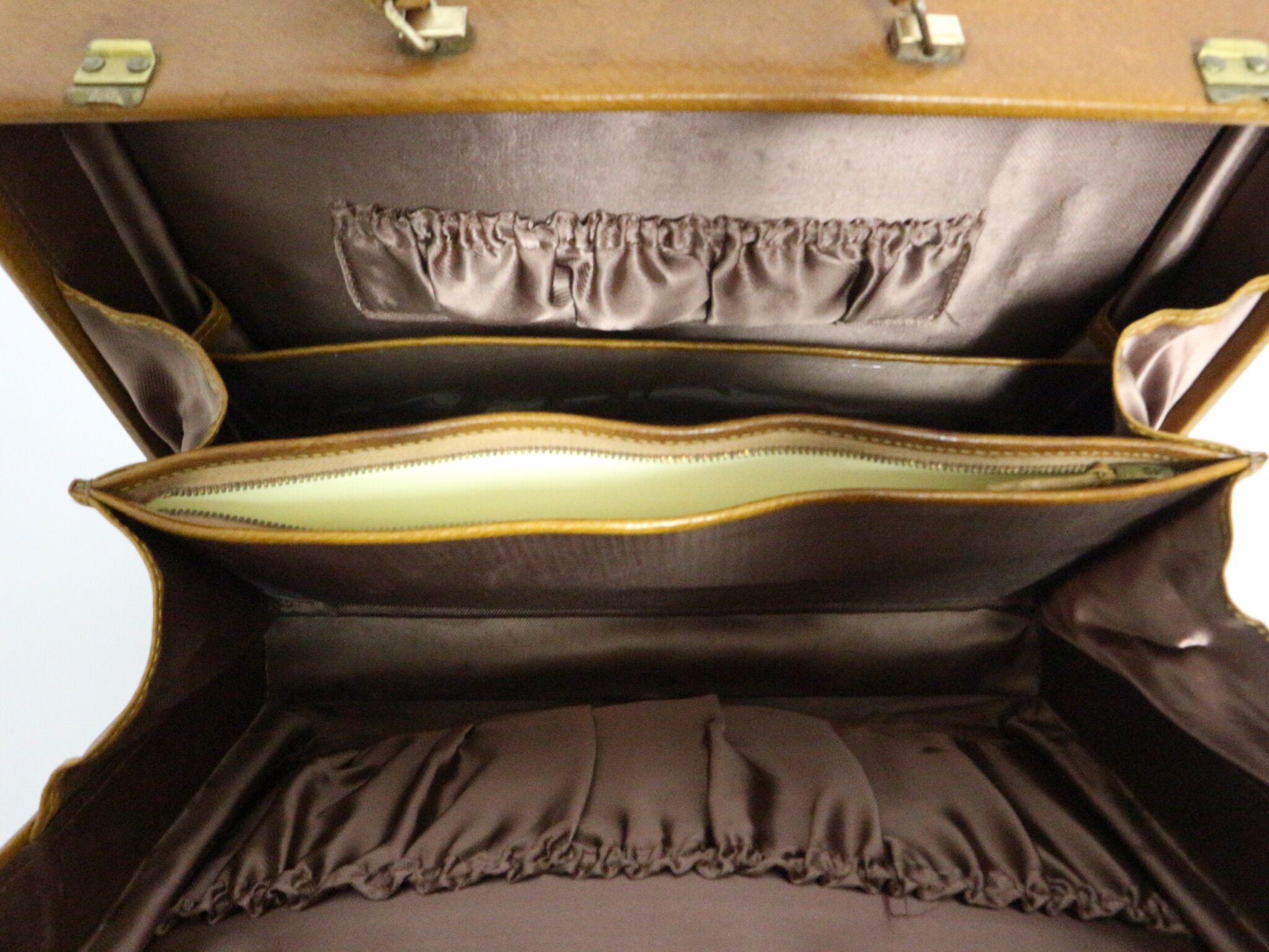 Set three vintage leather suitcases