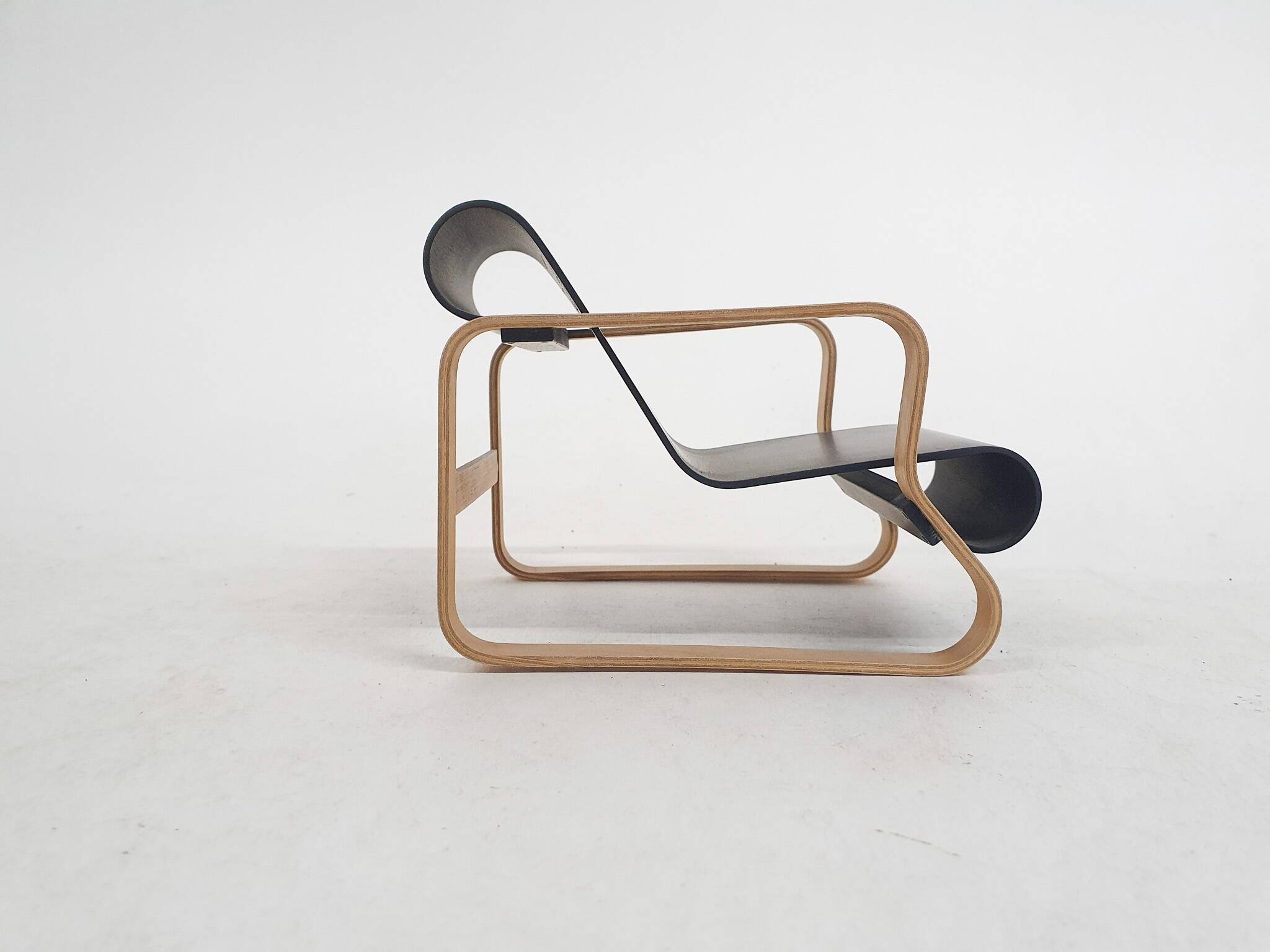 Vitra Miniature collection: Alvar Aalto "41 Paimio " lounge chair