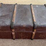 Malle vintage en bois et cuir, St Hubert Paris