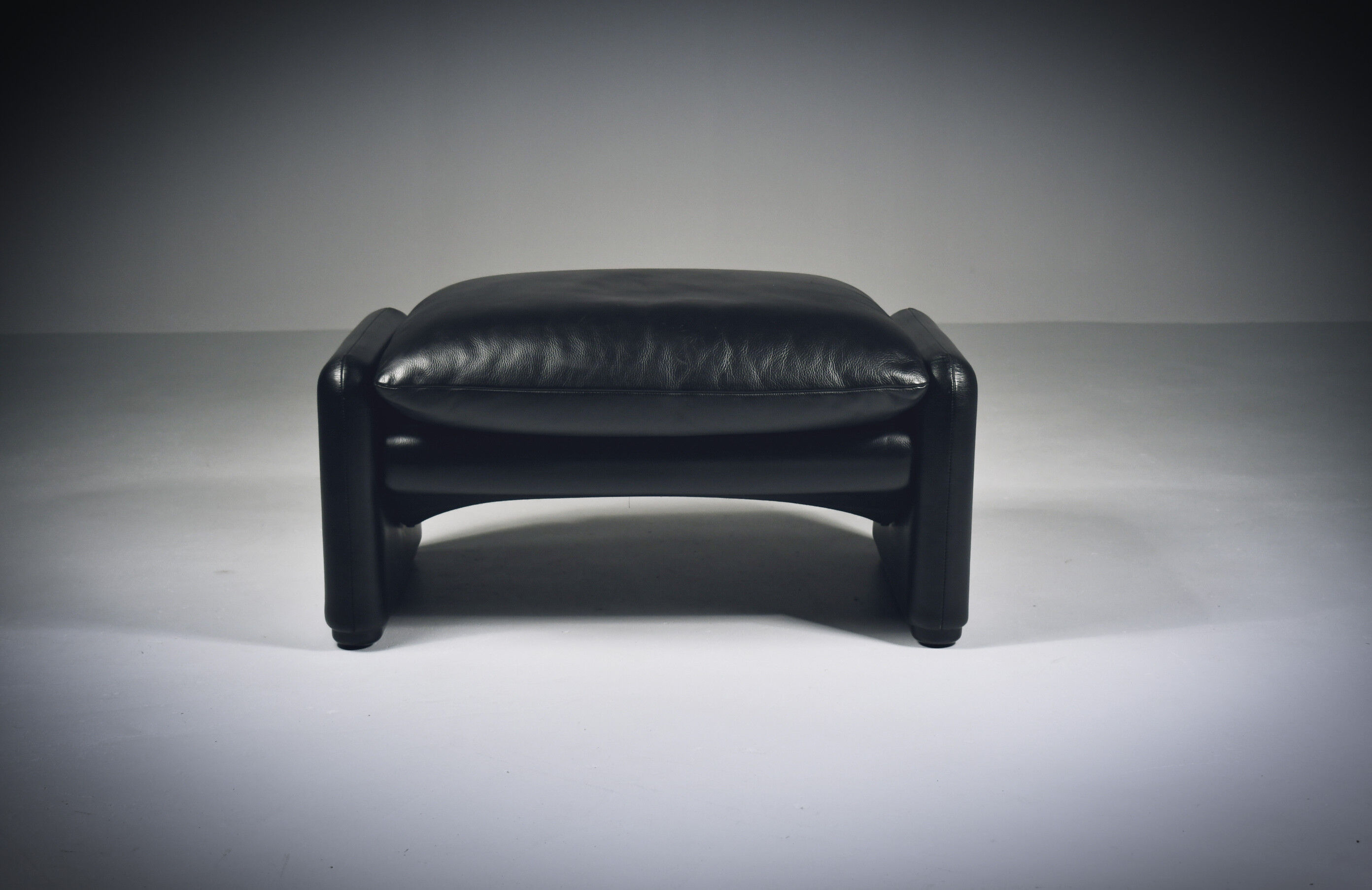 Vintage Maralunga footrest by Vico Magistretti for Cassina 1973