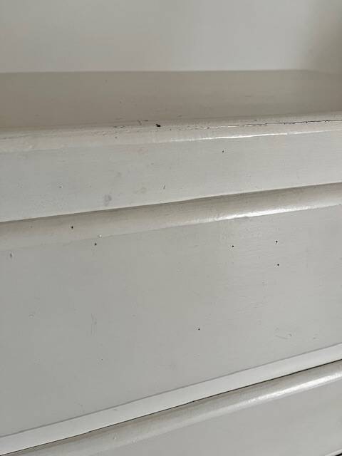 White chest of drawers