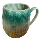 Mug with a relief design of asparagus
