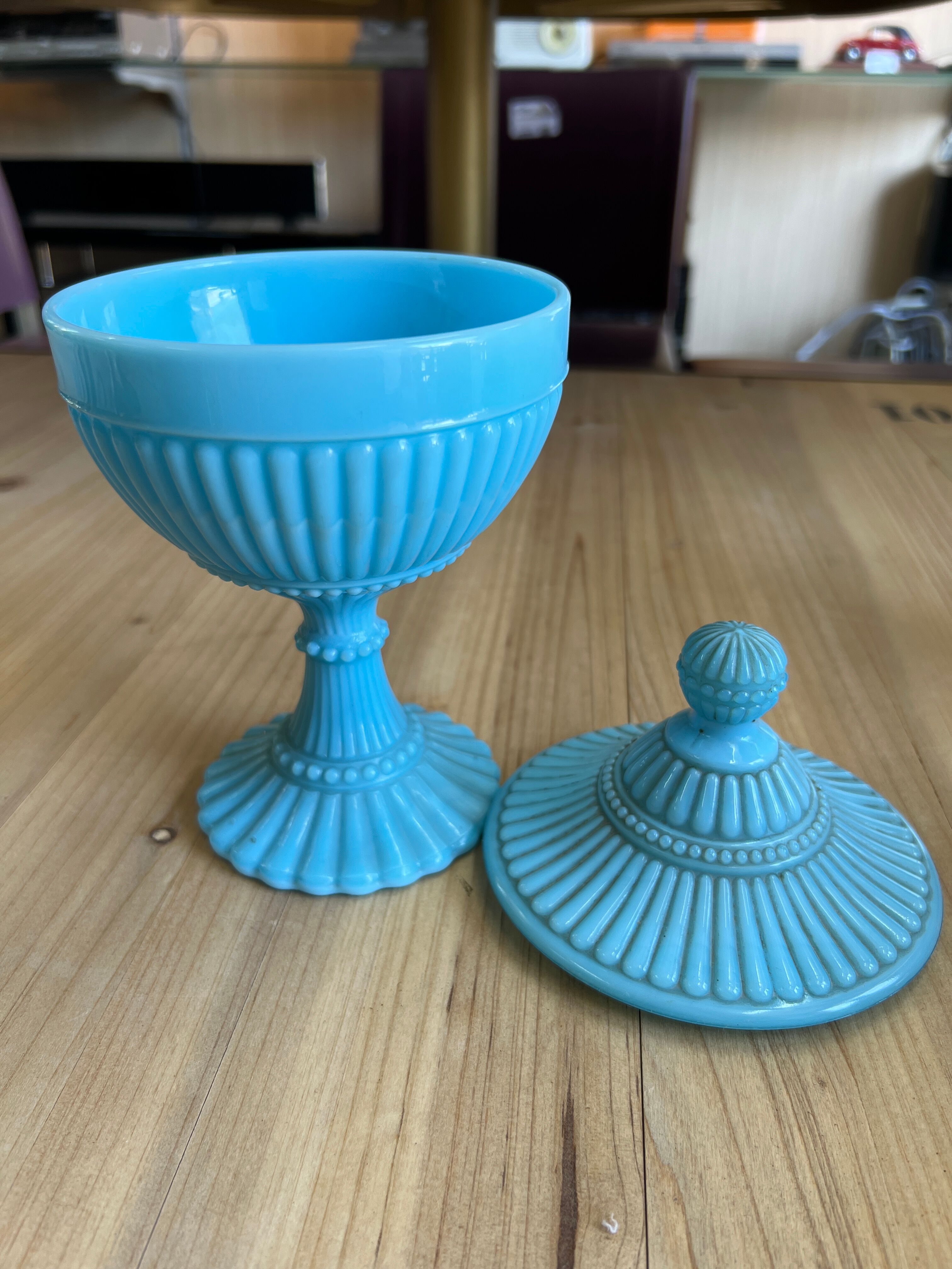 Turquoise blue opaline pot