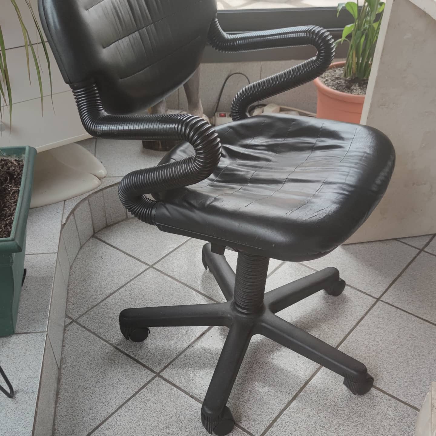 Office armchair circa 1980 called "vertebra" Italian design by Giancarlo Piretti and Emilio Ambasz P