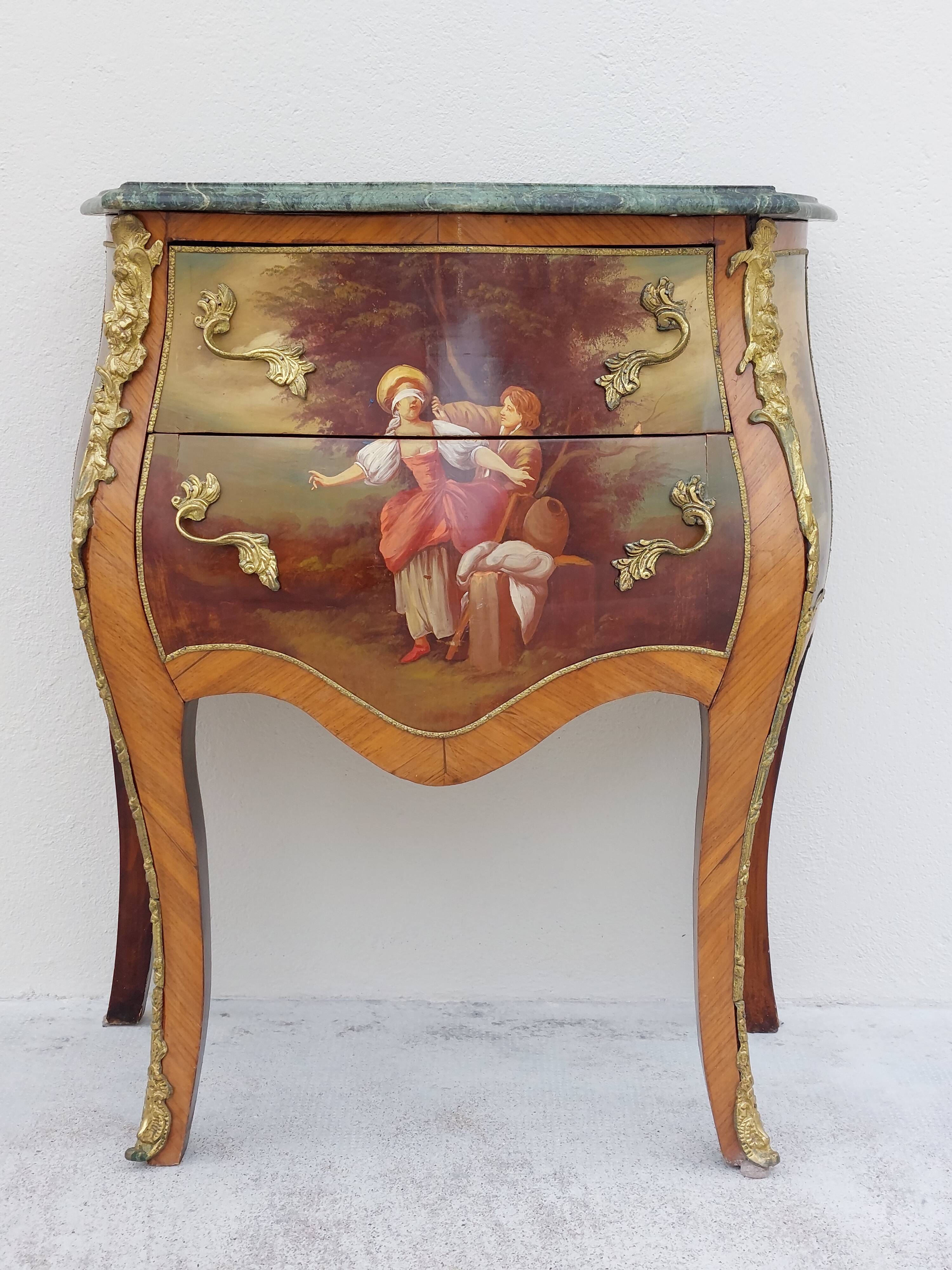 Louis XV curved chest of drawers in Martin varnished marquetry