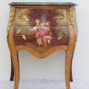 Louis XV curved chest of drawers in Martin varnished marquetry