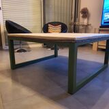 Table basse en bois vert olive et simili cuir crème