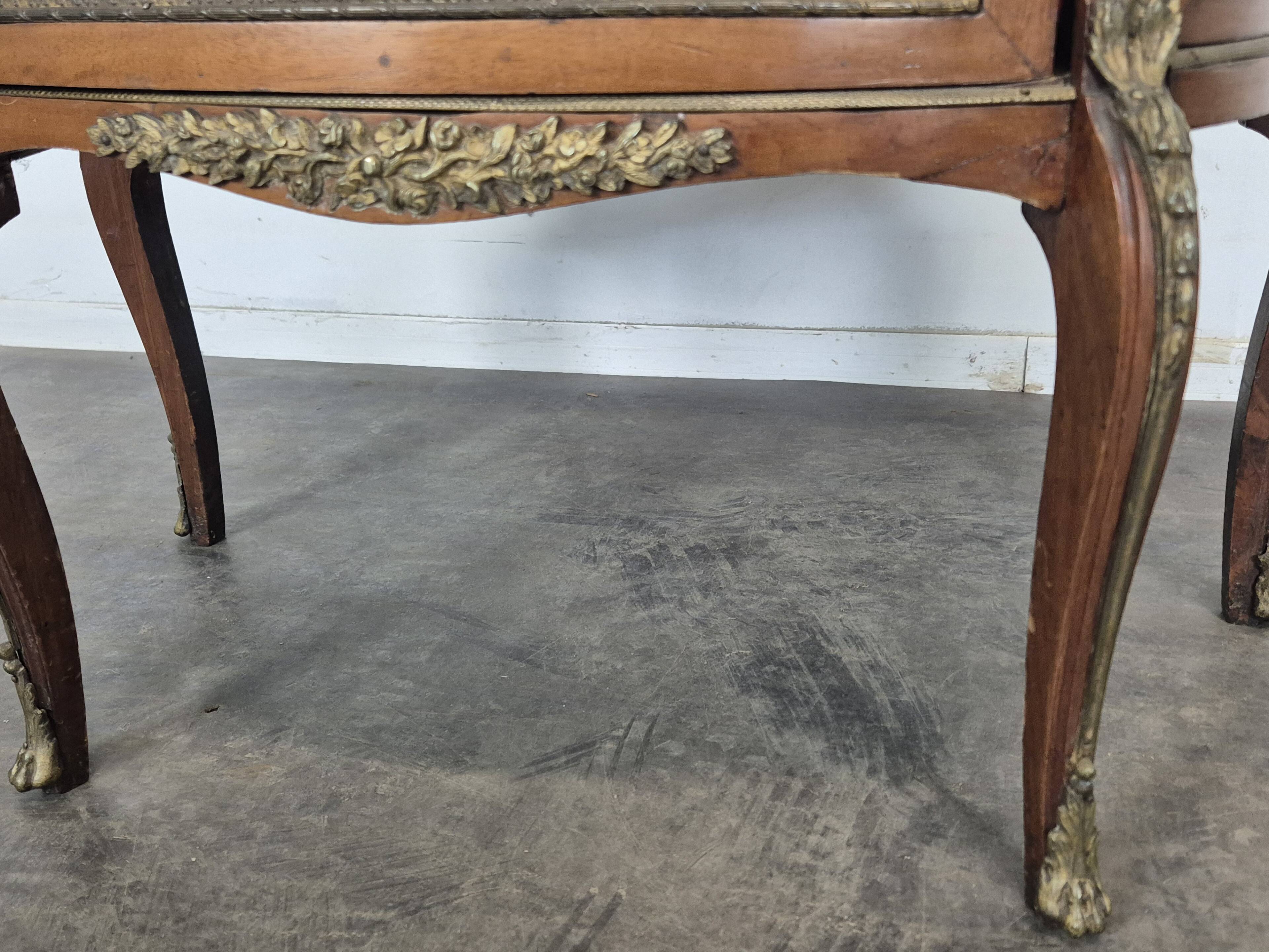 Napoleon III display cabinet with curved glass