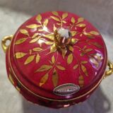 Jewellery box, vintage porcelain bonbonnière from Limoges.