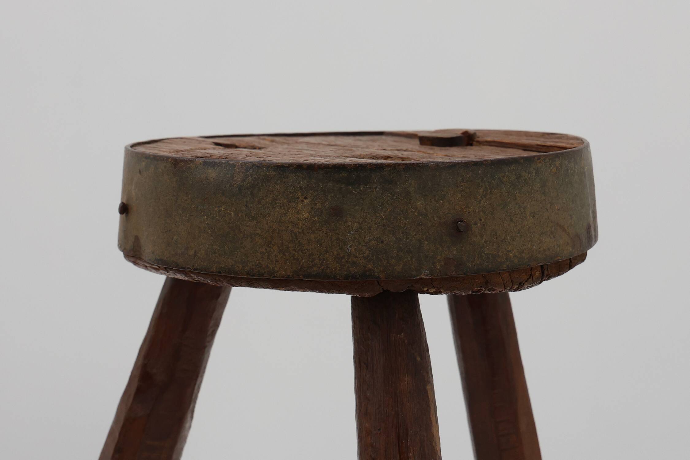 Brutalist French 1850s solid oak tripod stools with metal rim, set of 4