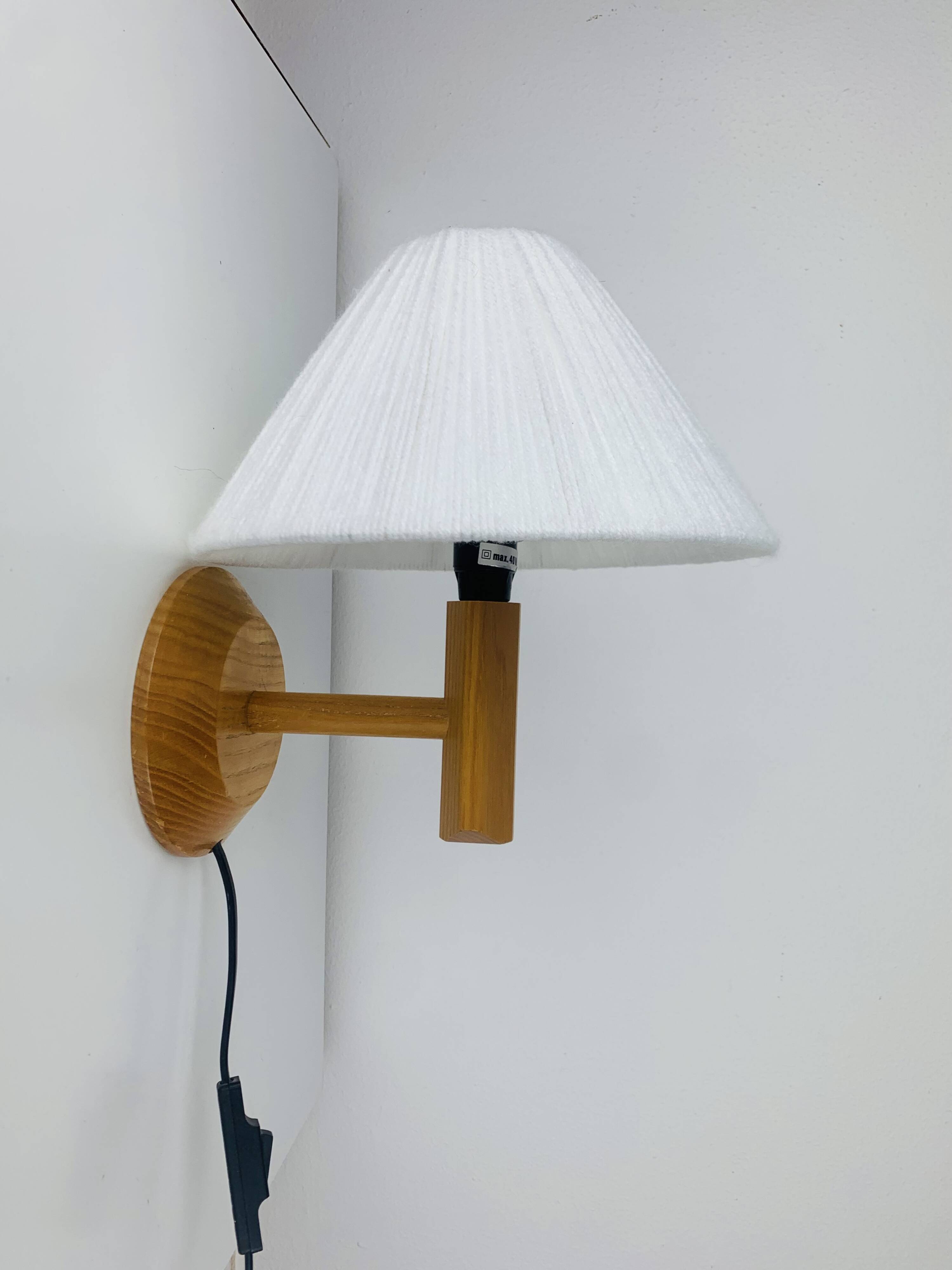 Vintage pine wall lamp and wool lampshade, 1960s