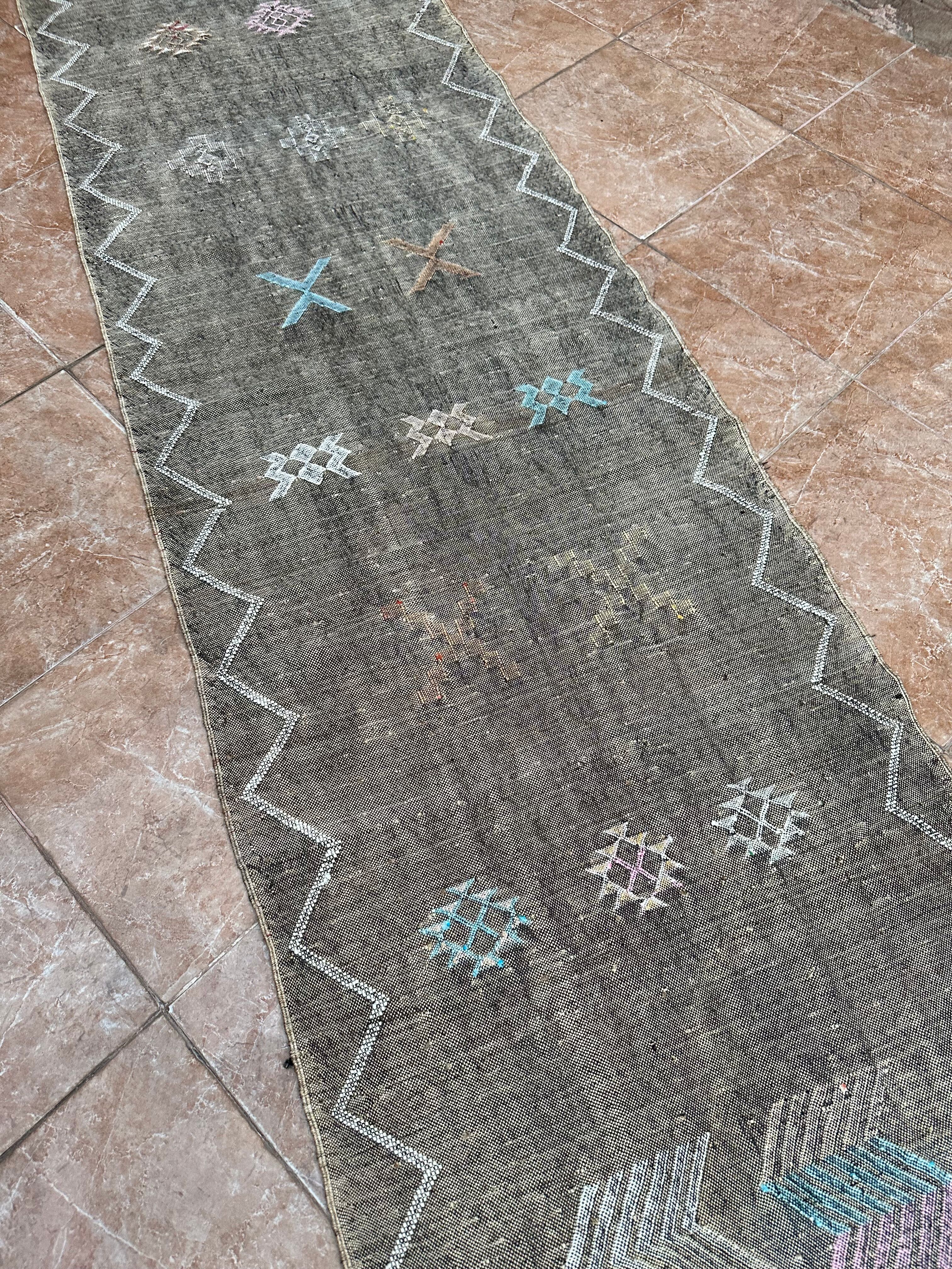 Moroccan silk hallway rug with cactus pattern: handwoven