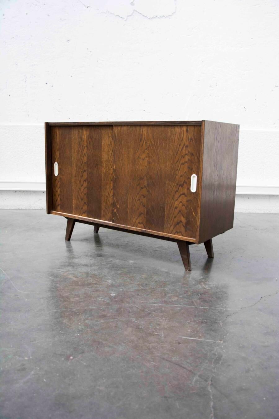 Jiroutek sliding door buffet