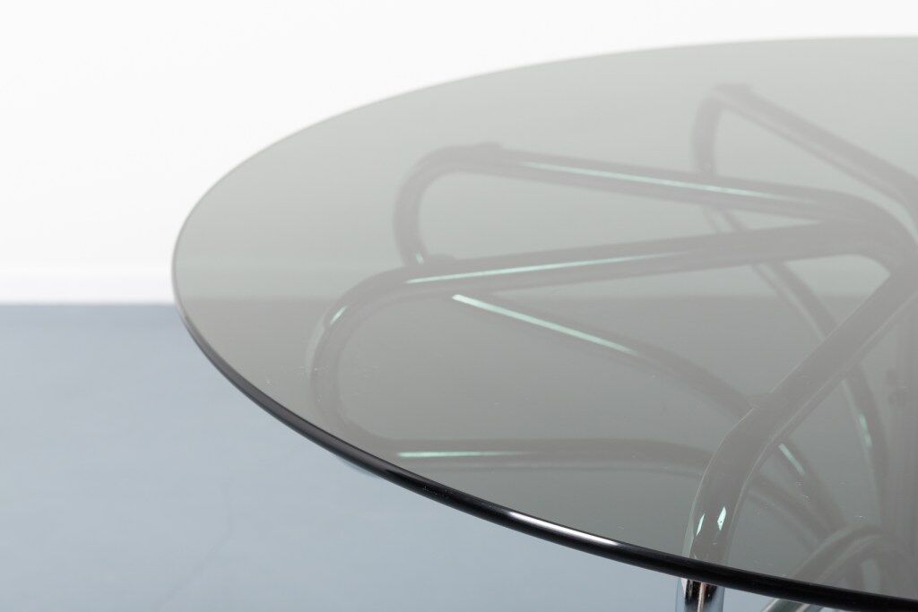 Sculptural Italian design table from the 1970s