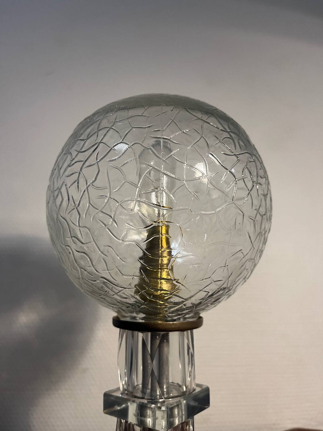 Lampe art déco marbre et verre avec globe strié