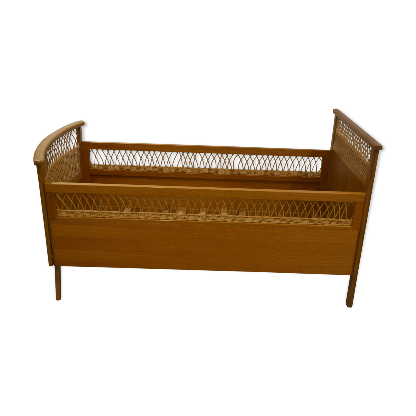 Child's bed in rattan of the years 50