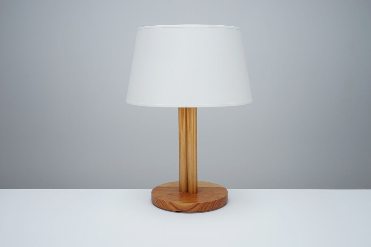 Lampe de table en bois à fut trilobé circa 1970