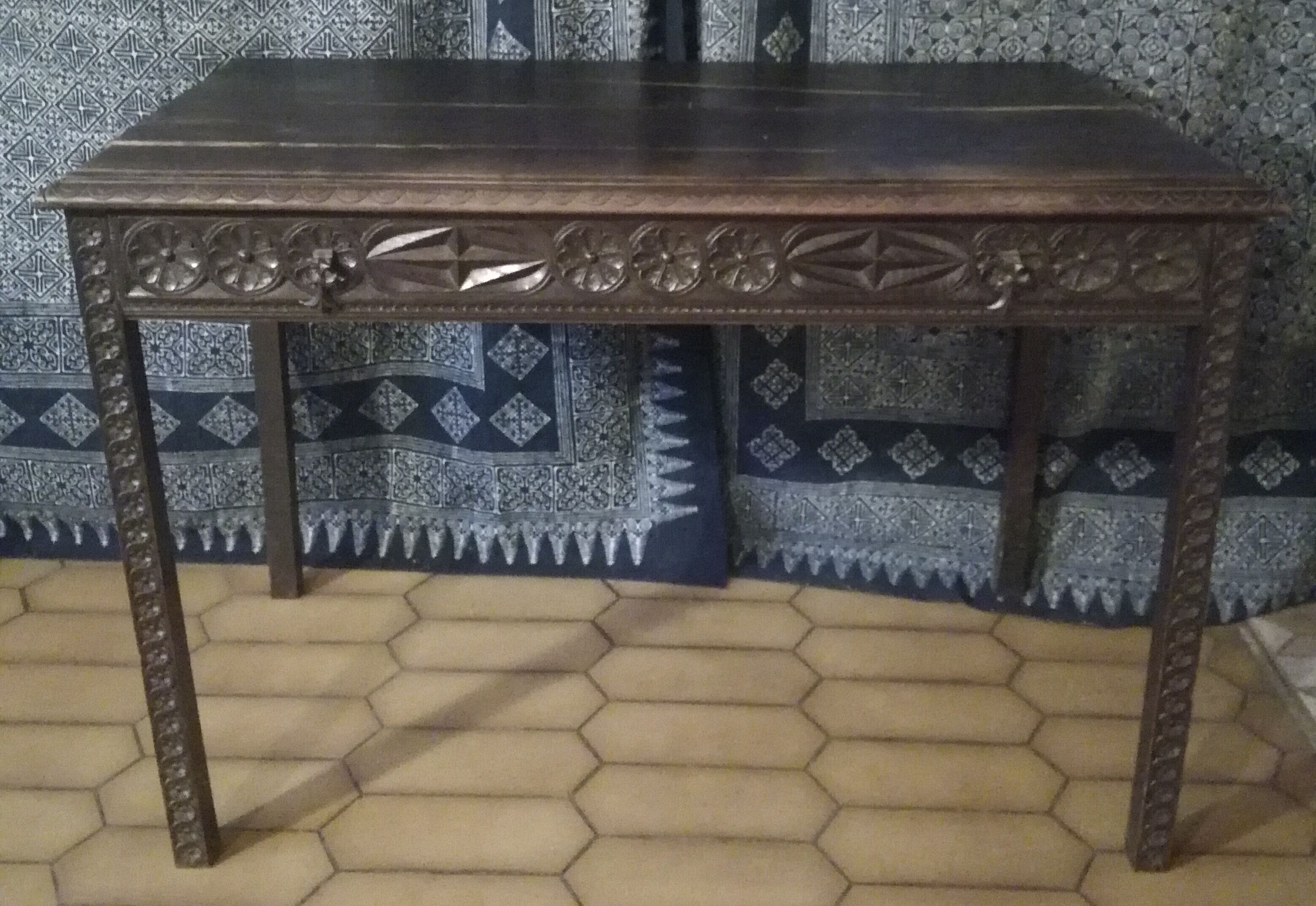 Ethnic table