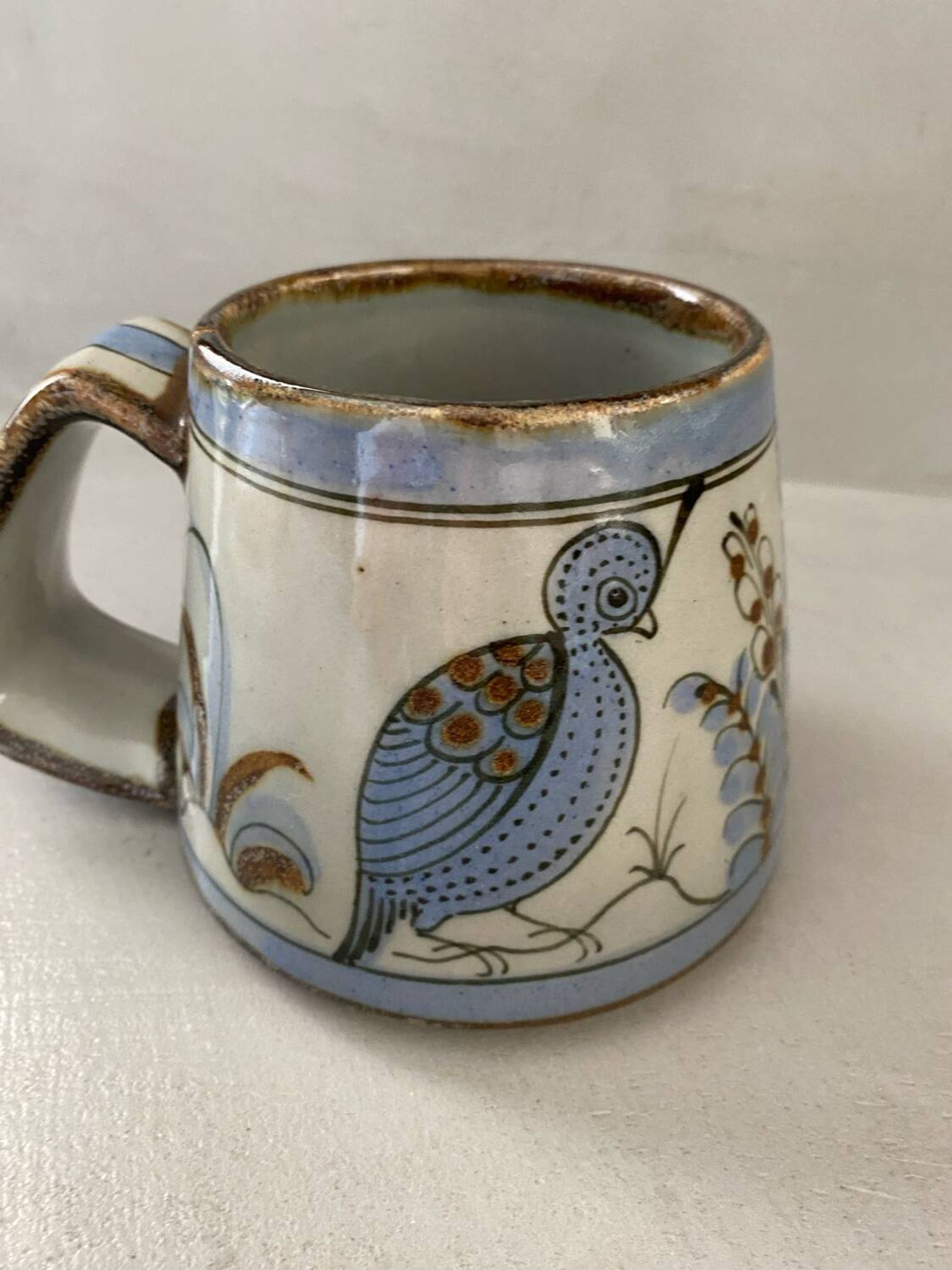 Vase mug en céramique artisanat mexicain signé oiseau fleur