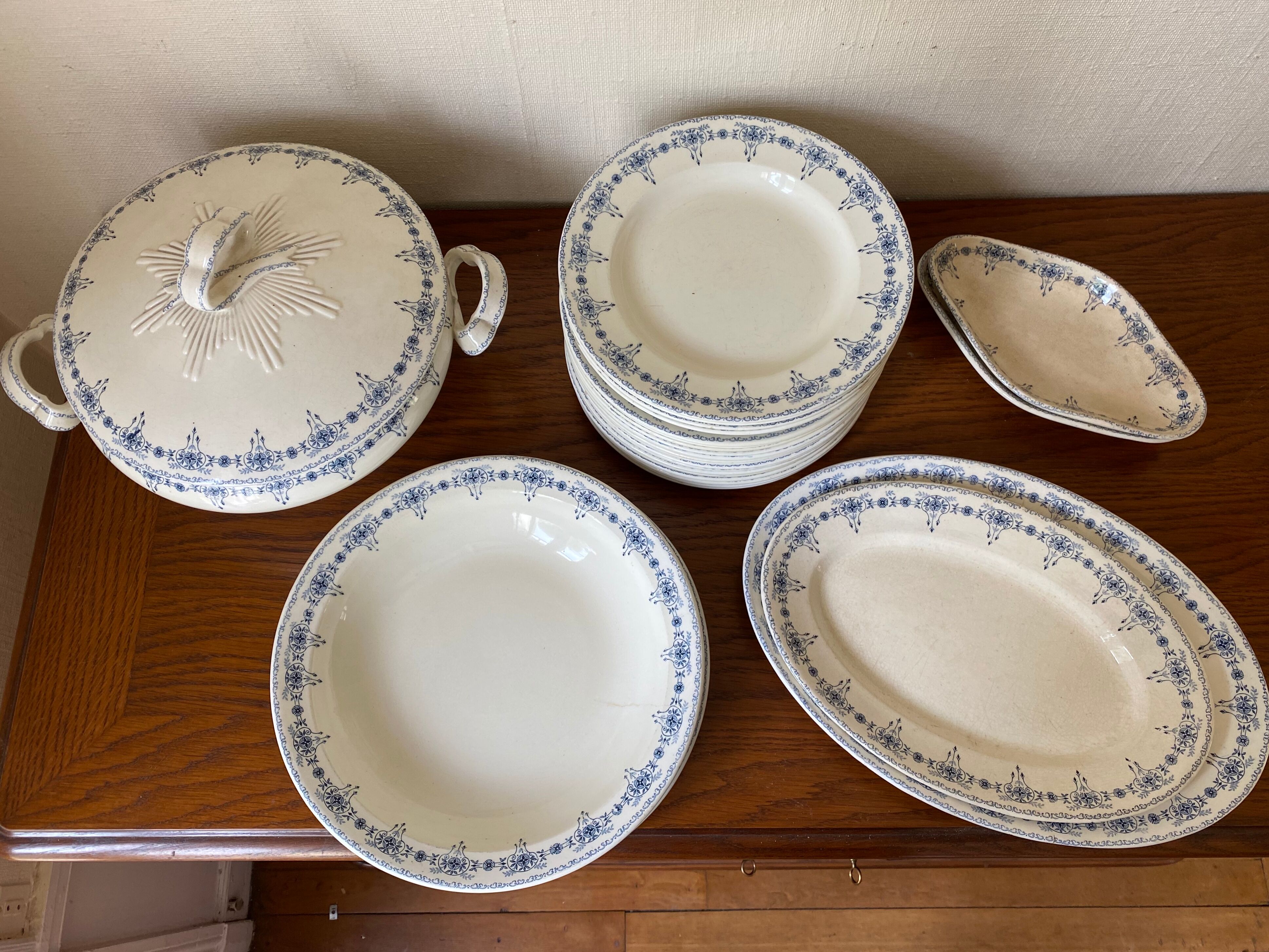Porcelain service - 27 pieces - monge