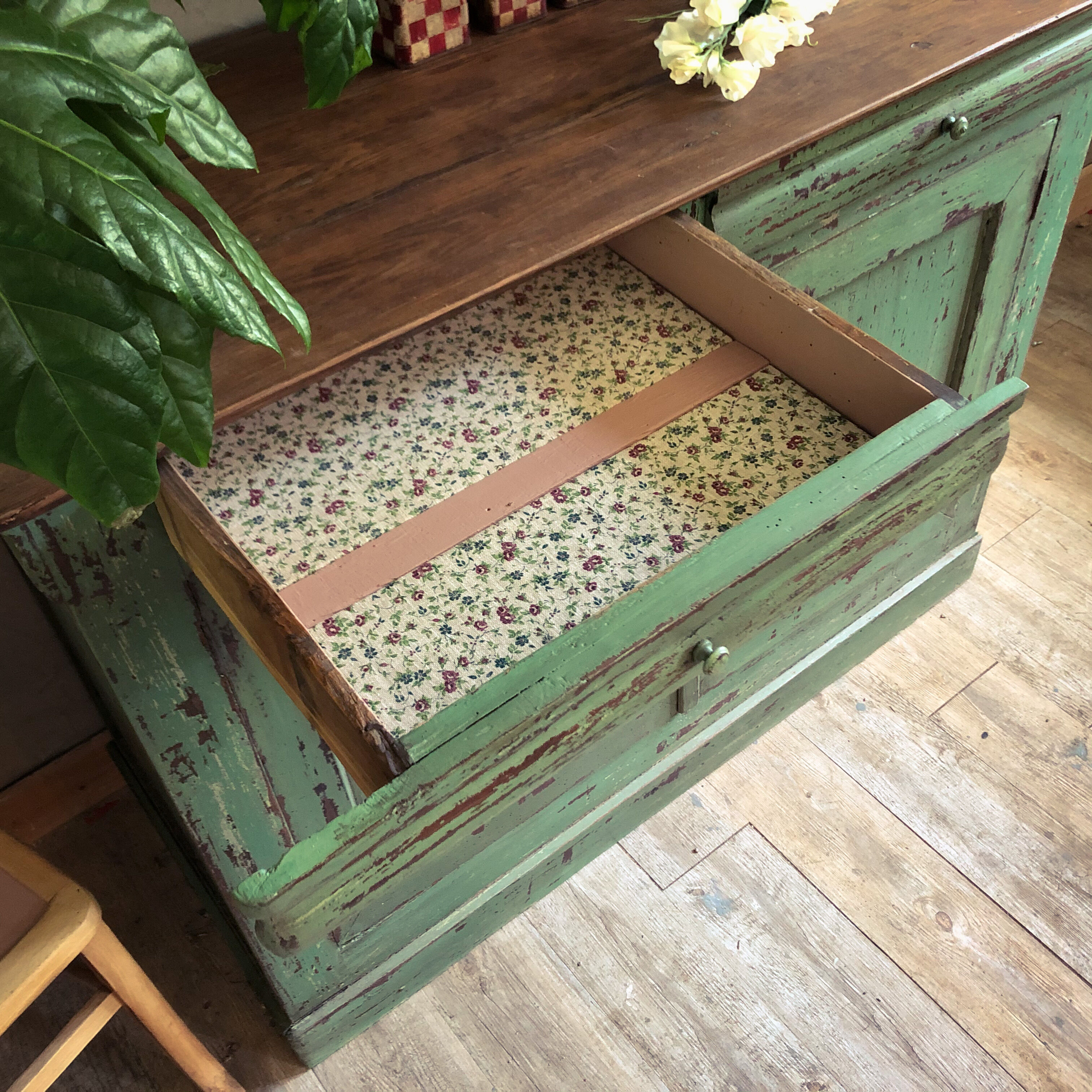 Buffet with workshop-style patinated shelf