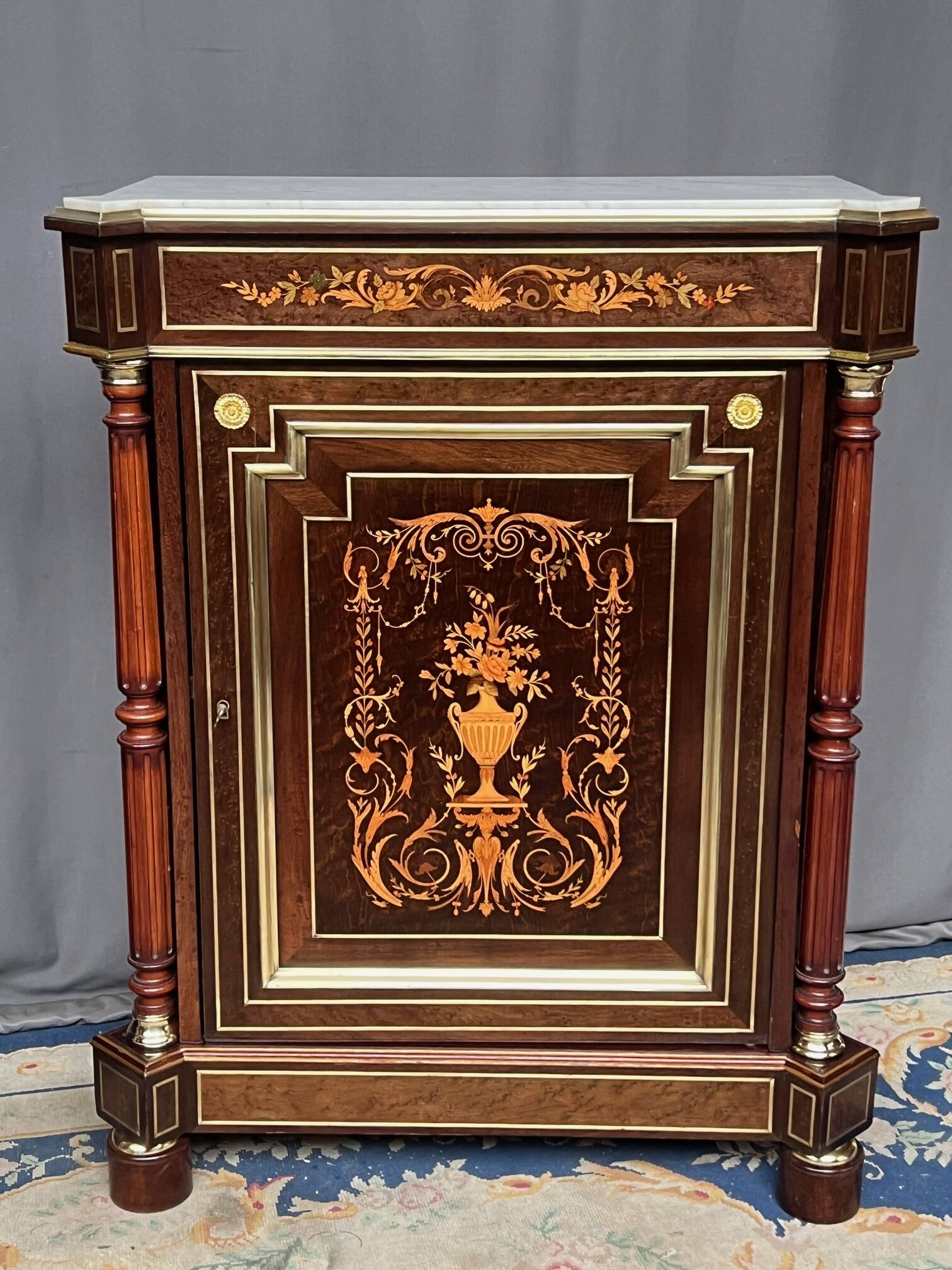 Elegant Napoleon III style commode. Marquetry in precious wood. Gilded bronze, marble top.
