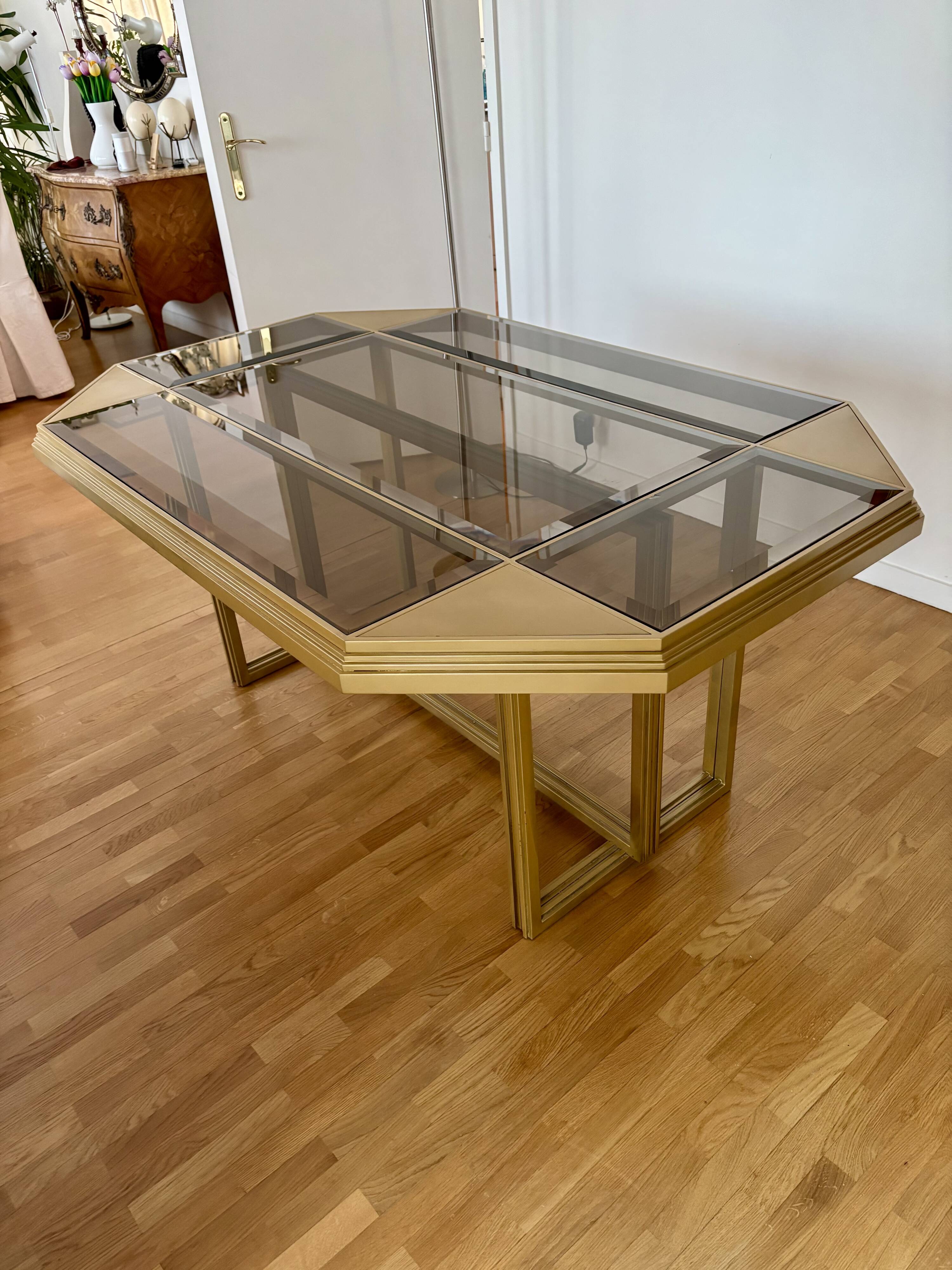 Dining table in brass and smoked glass, Italchrome