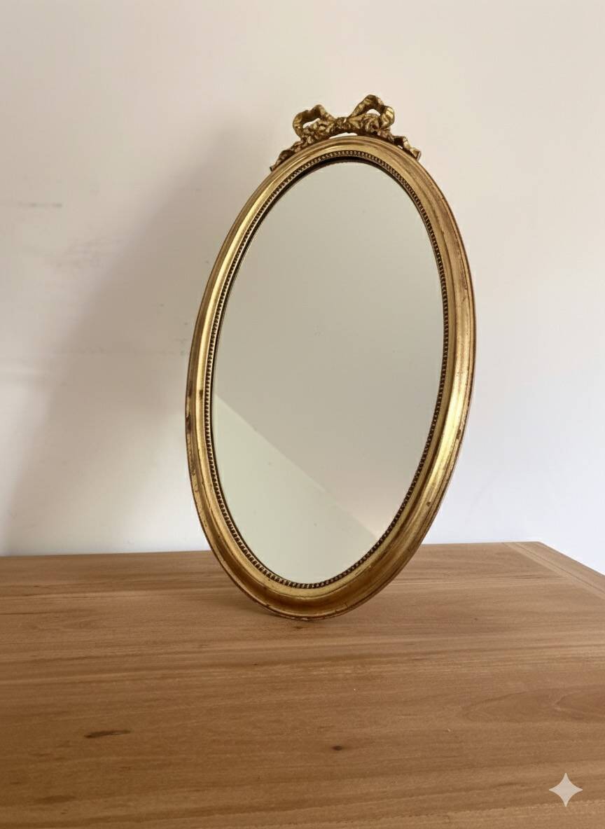 Miroir ovale sur pied du XIXe siècle