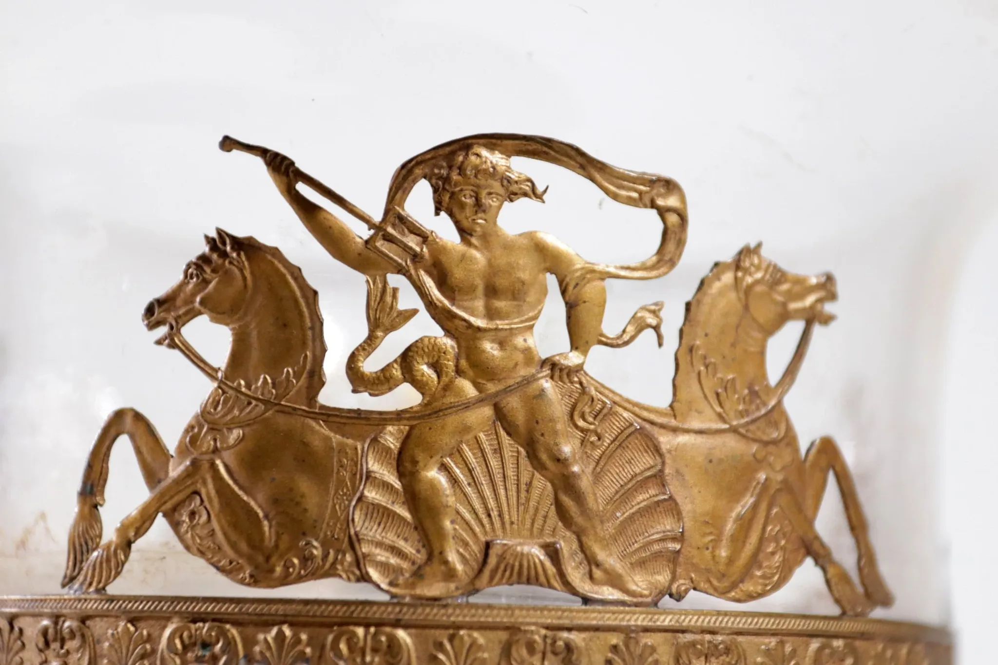 Empire tazza in fire-gilt bronze, marble and glass – France, early 19th c.