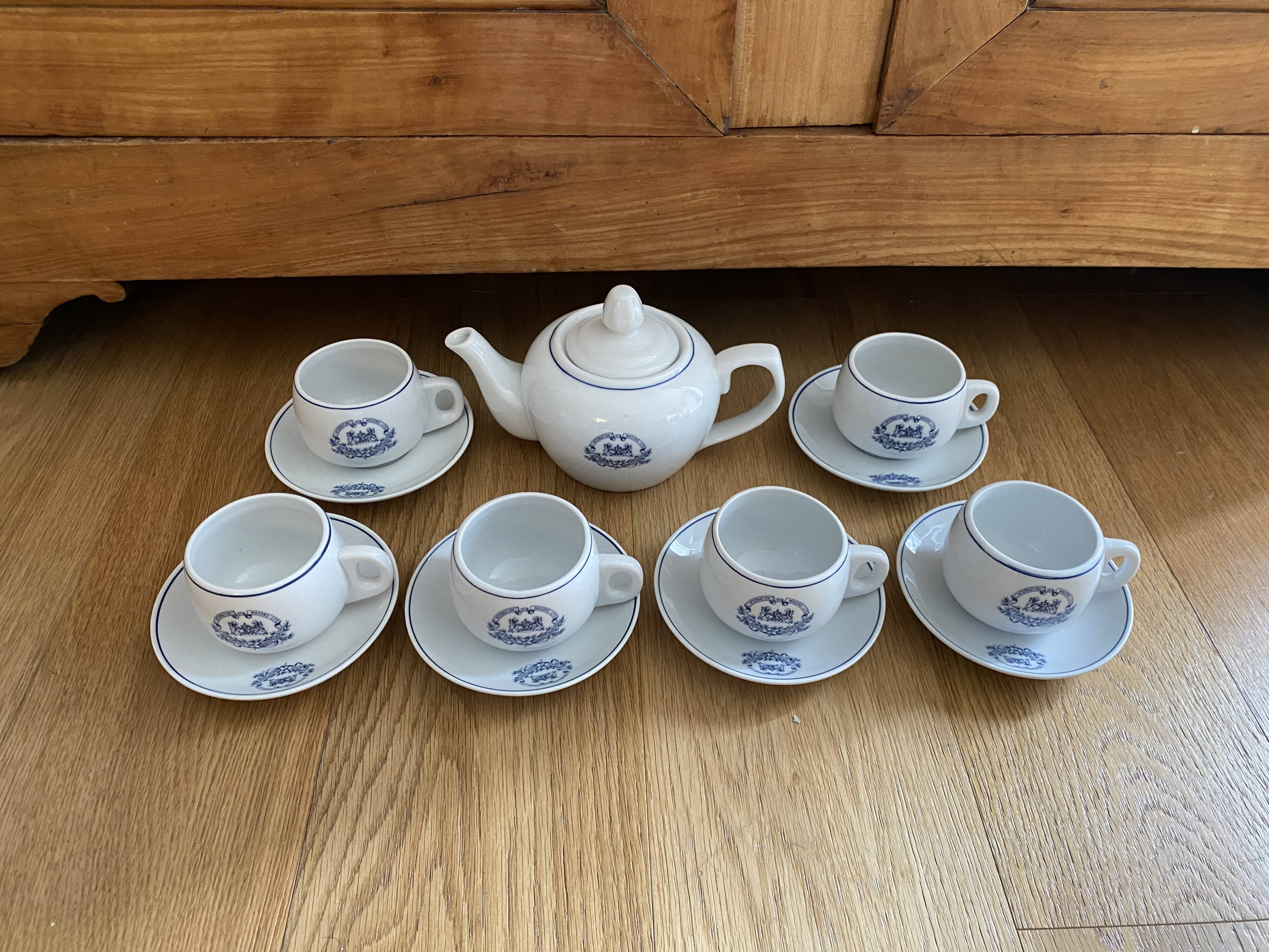 Tea/coffee service Wagons Beds