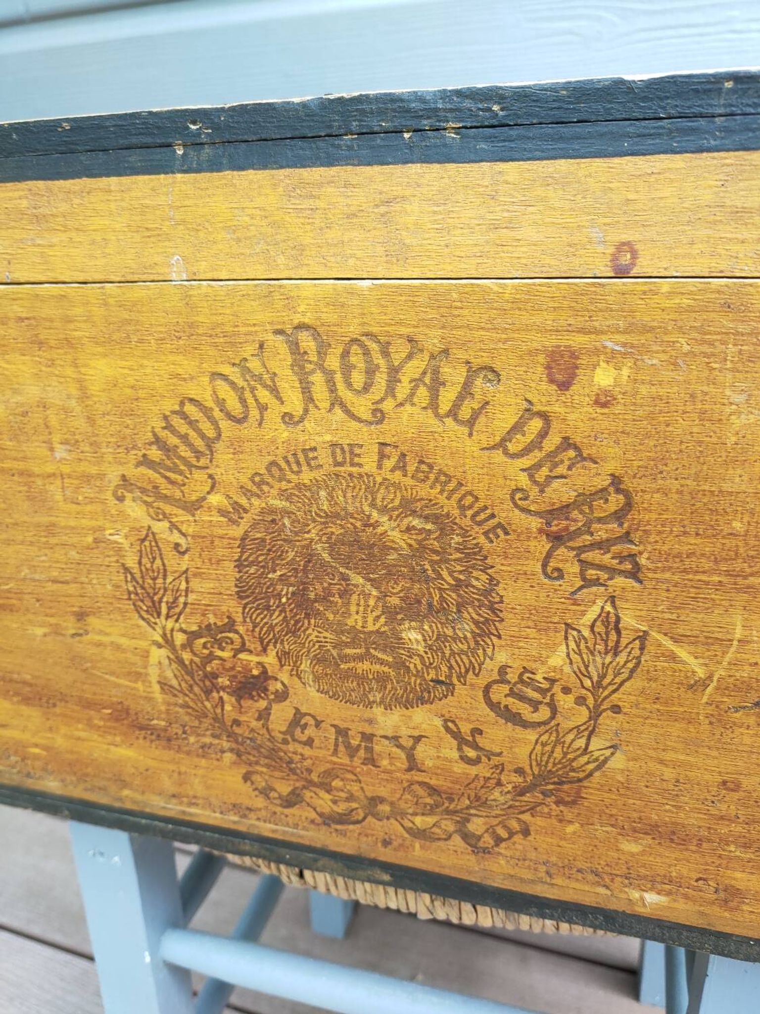 Old wooden advertising trunk Royal rice starch E.Remy & Cie
