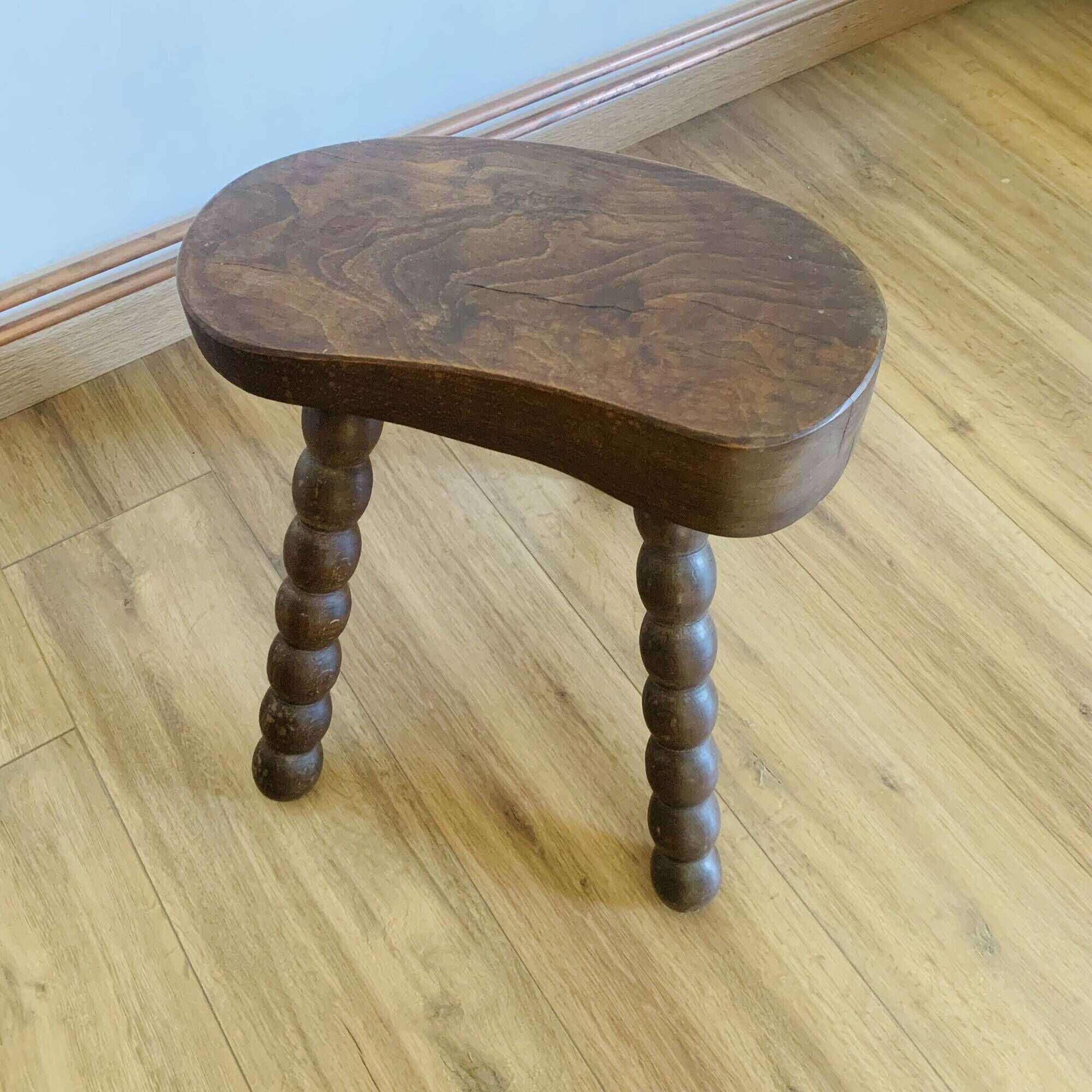 Tabouret vintage à pieds bobines