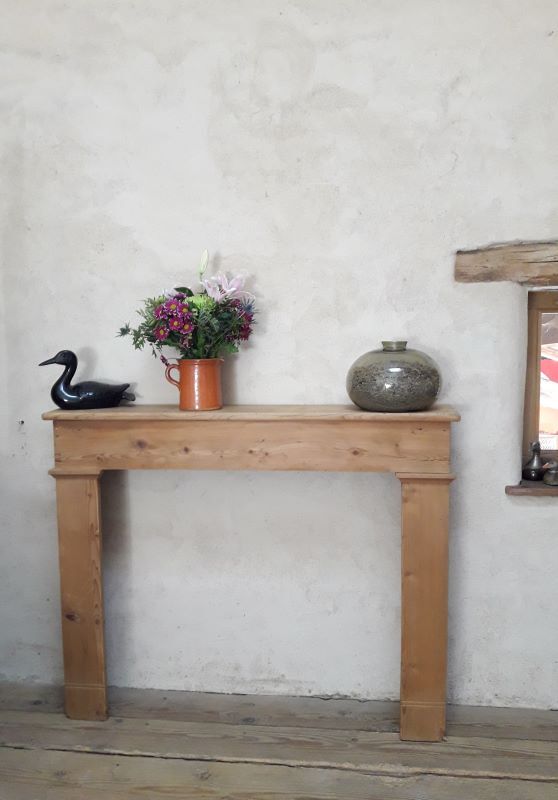 Fireplace mantle XIX l130xh103cm in fir