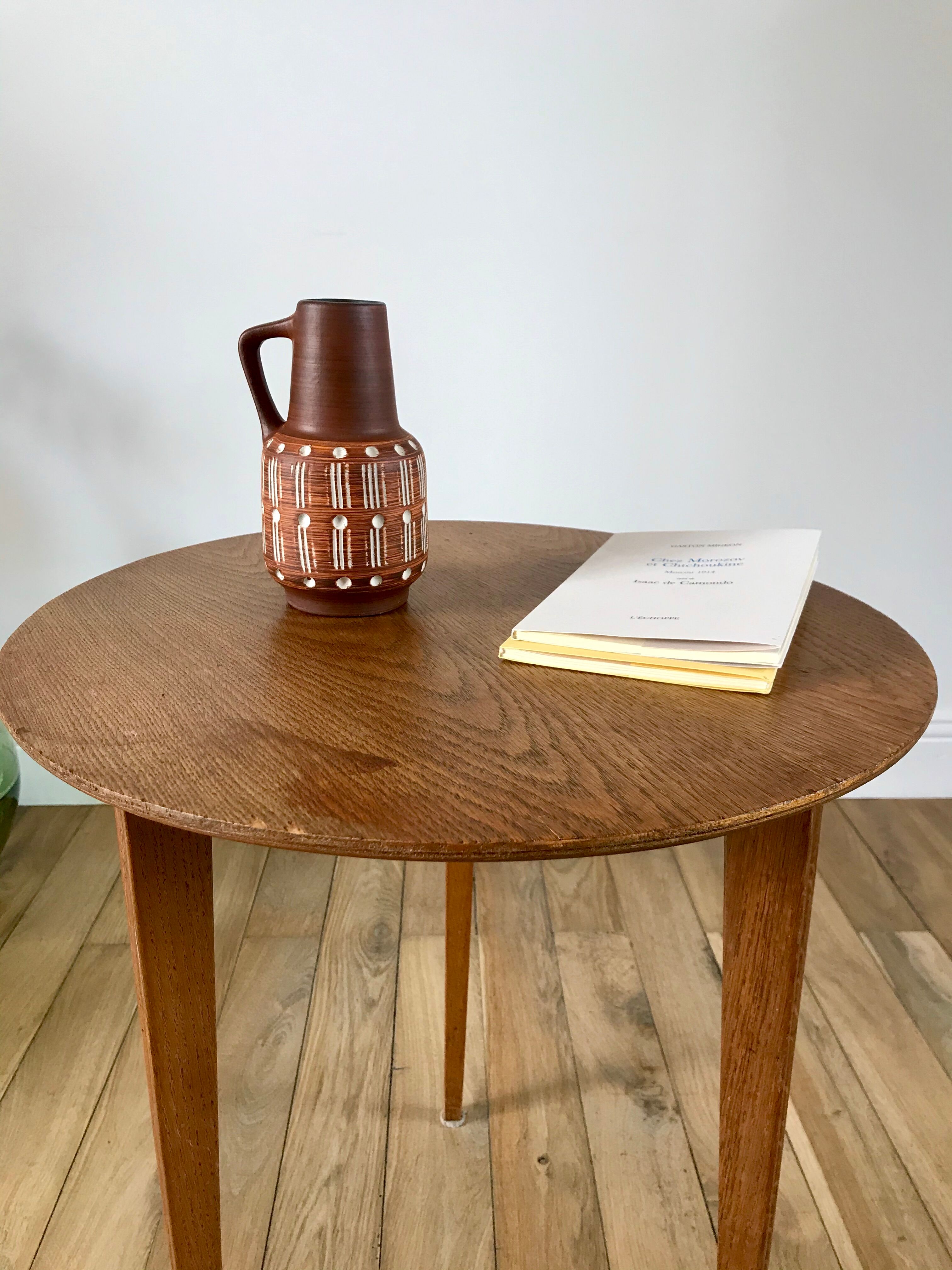Tripod wood veneer side table 50-60s