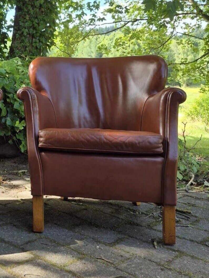 Chaises longues en cuir, design danois. Style urbain moderne.