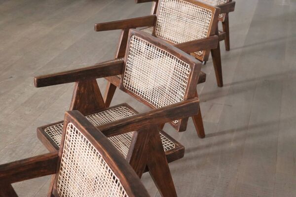 Ensemble de 8 chaises de bureau en rotin Pierre Jeanneret, Inde, années 1950