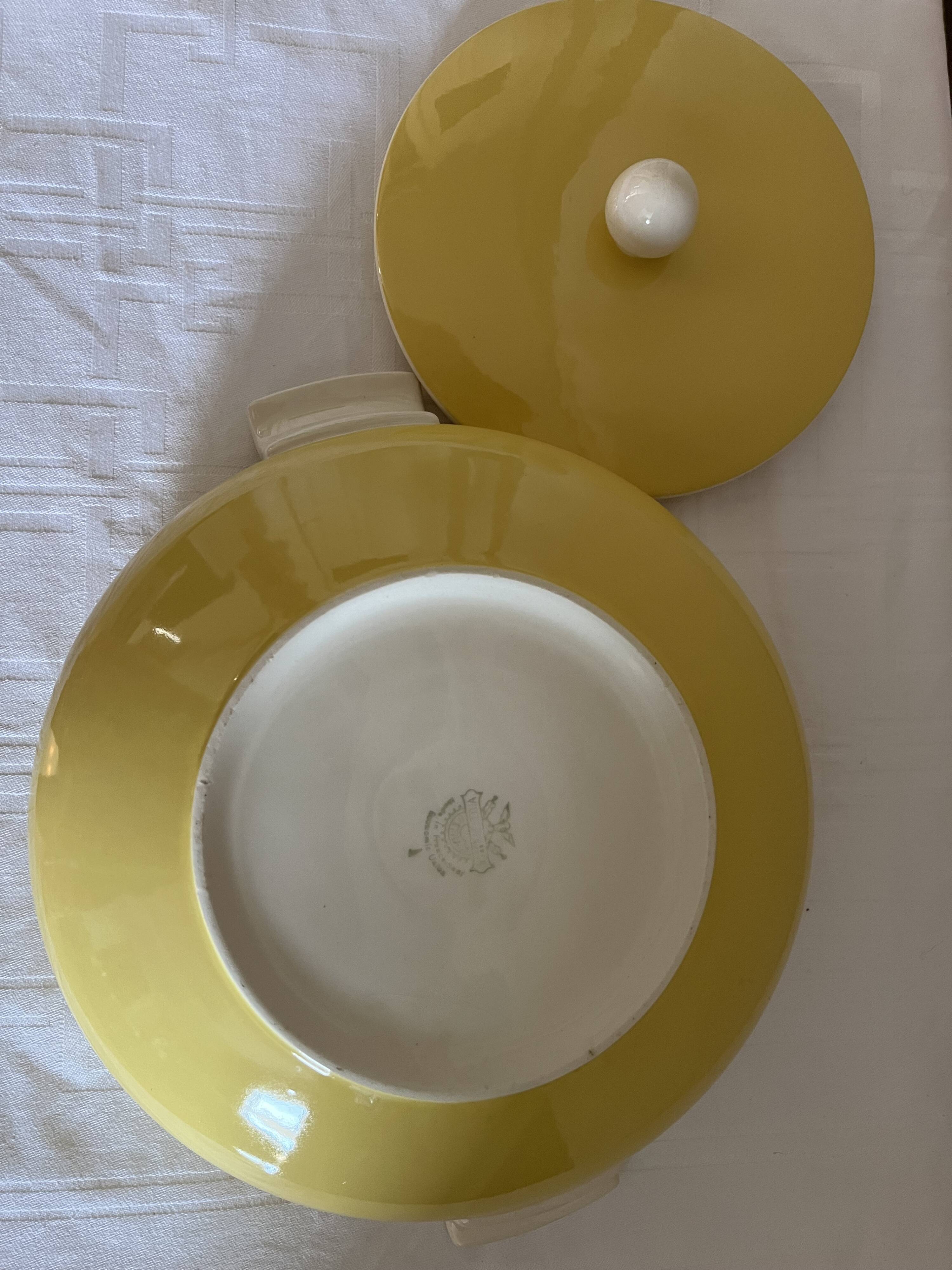 Soup tureen