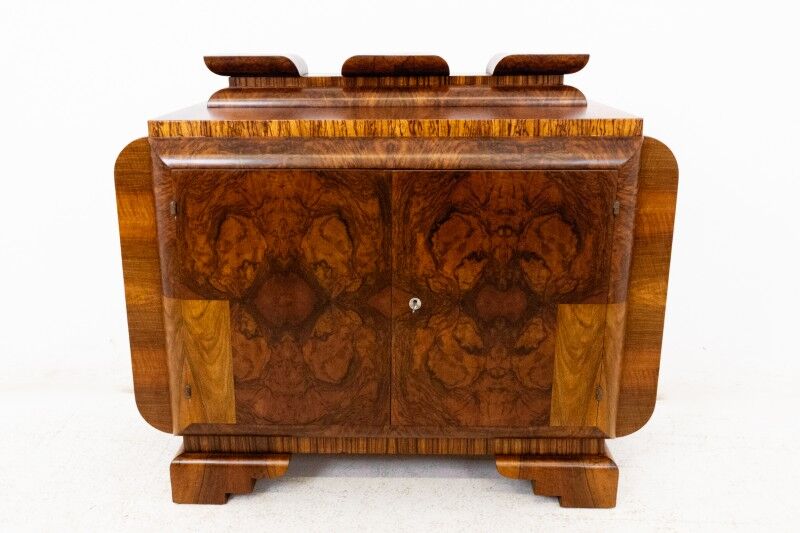 Art Deco walnut chest of drawers, Poland, circa 1930.