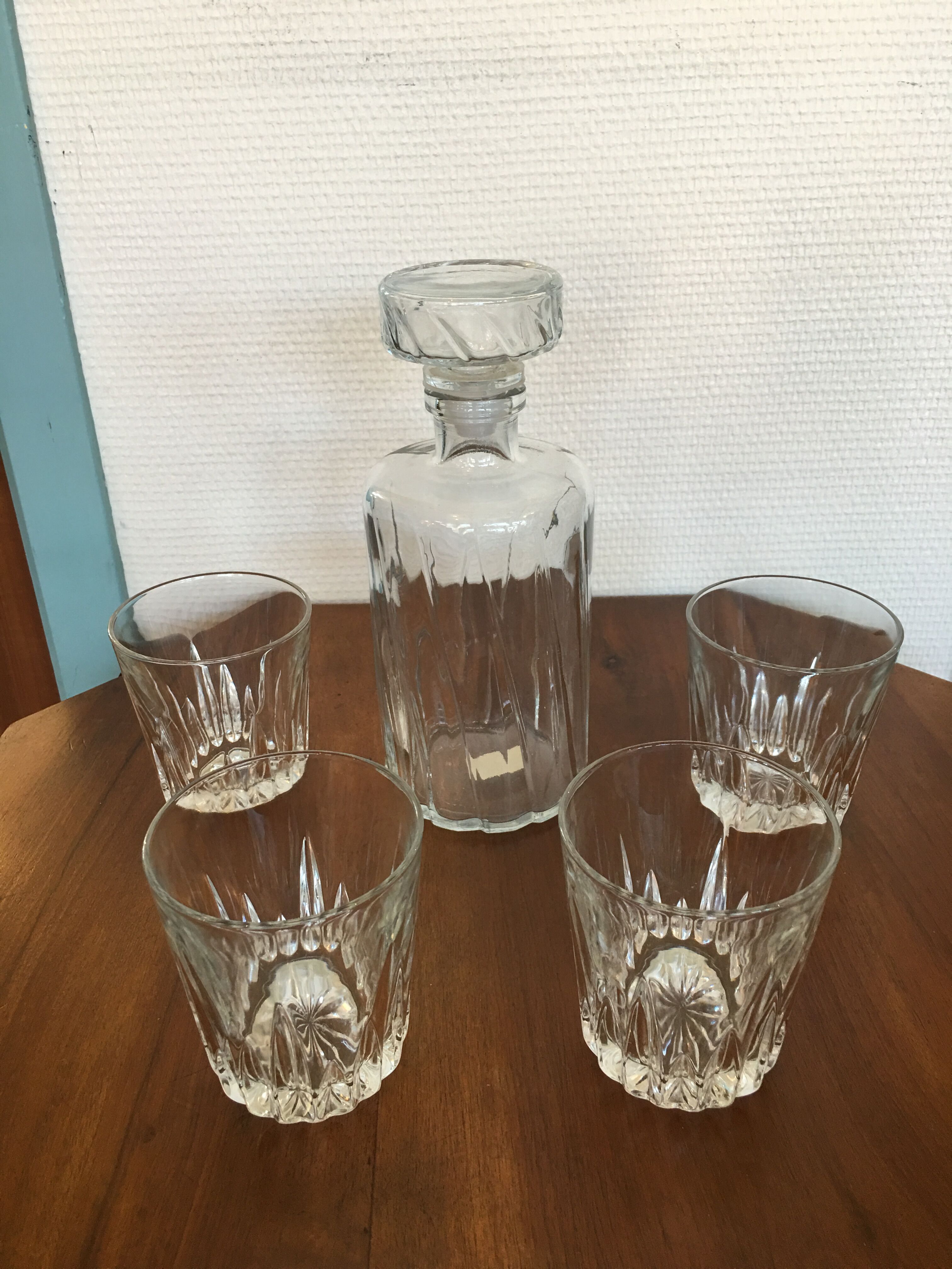 Carafe and 4 whiskey glasses