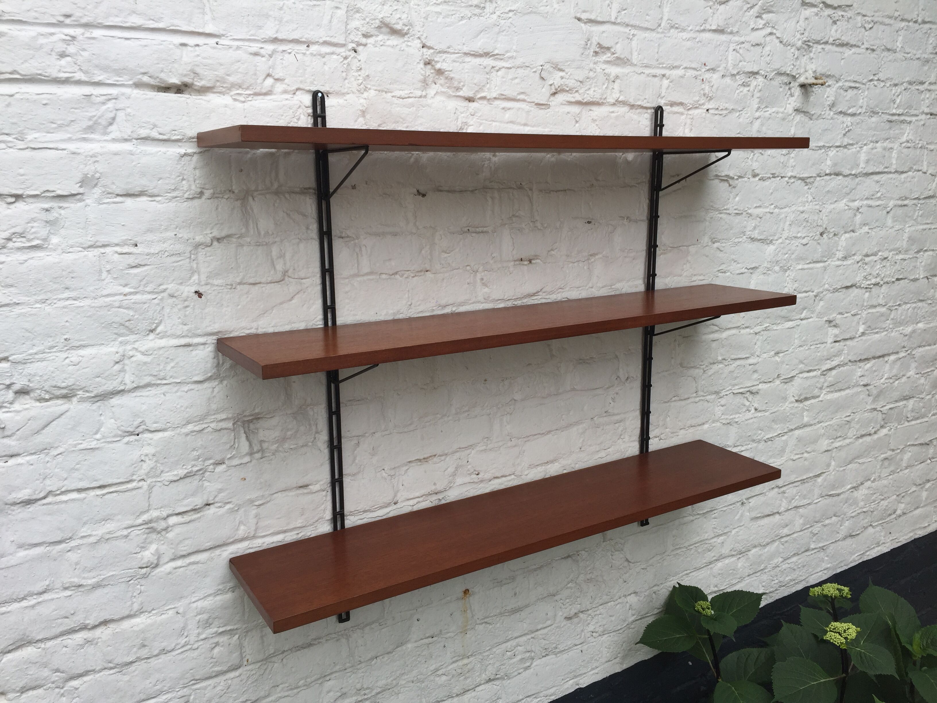 Wall shelf