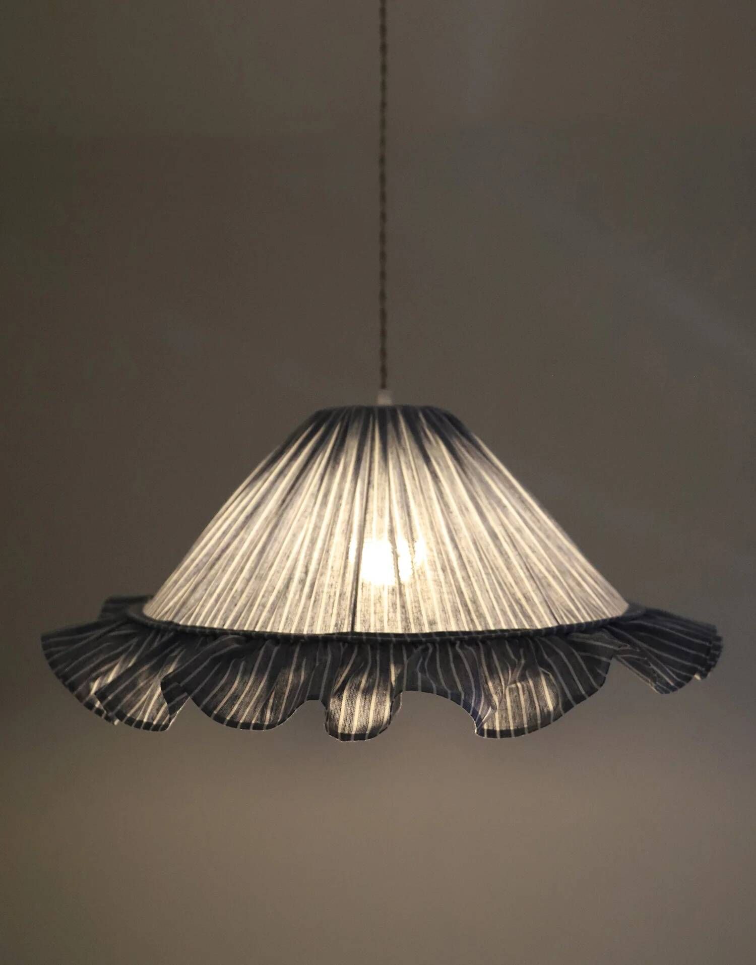 Suspension Emilia, pleated lampshade with frills, blue stripes.