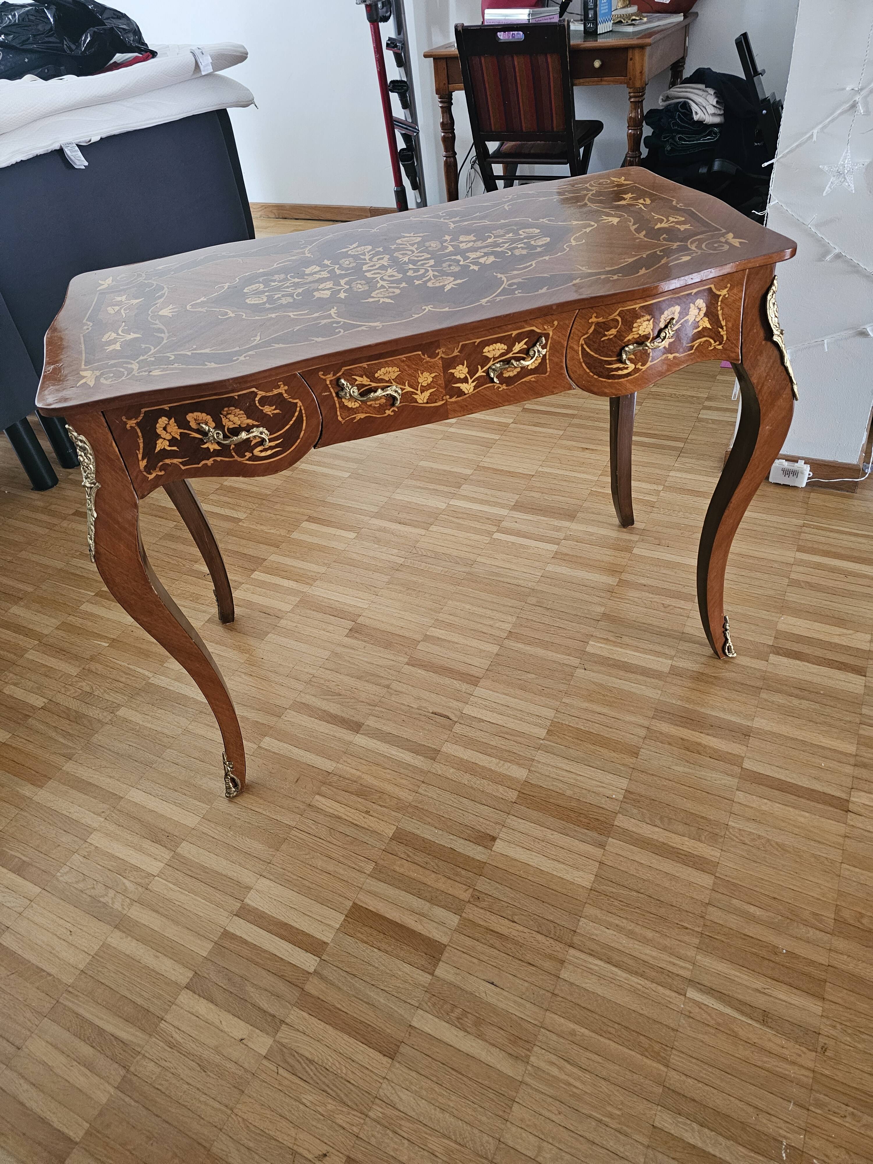 Bureau de style Baroque, 3 tiroirs